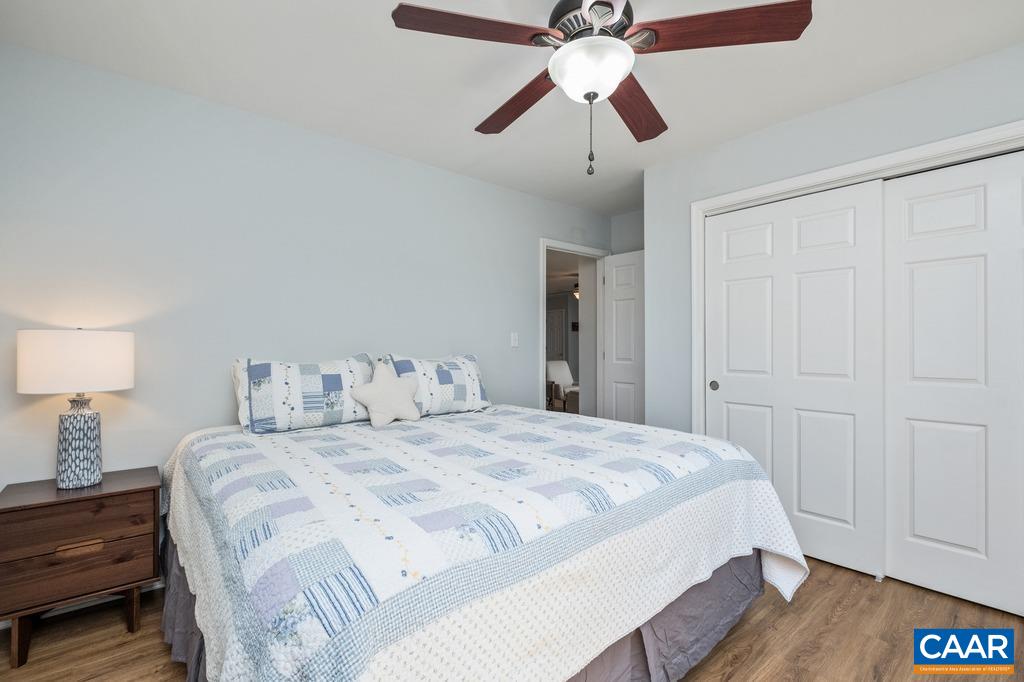 217 BLACKTHORN LN