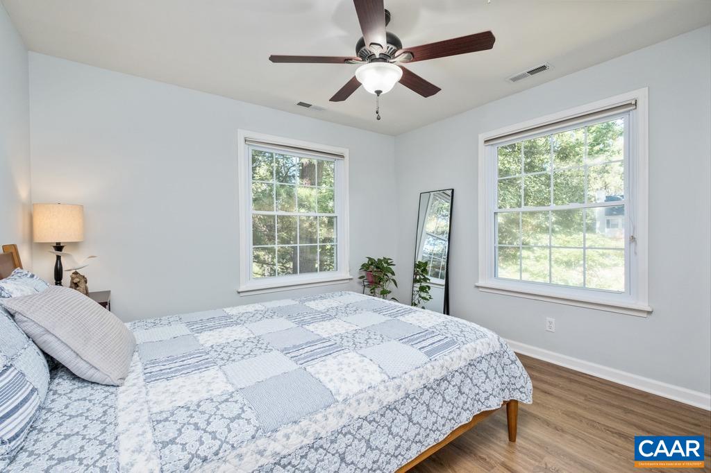 217 BLACKTHORN LN