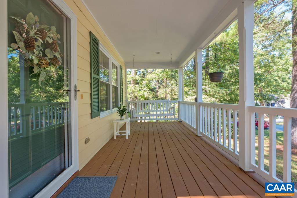 217 BLACKTHORN LN