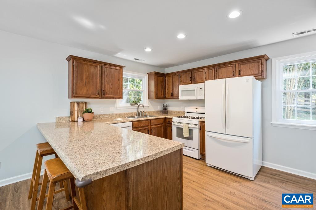 217 BLACKTHORN LN