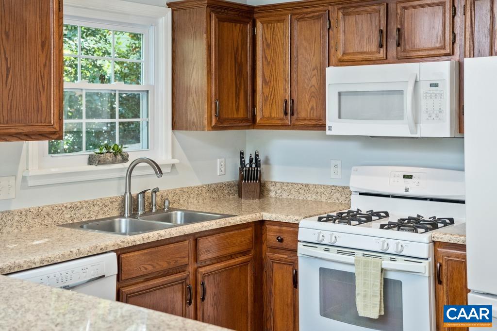 217 BLACKTHORN LN