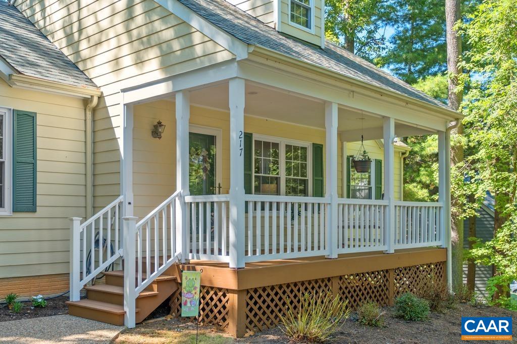 217 BLACKTHORN LN