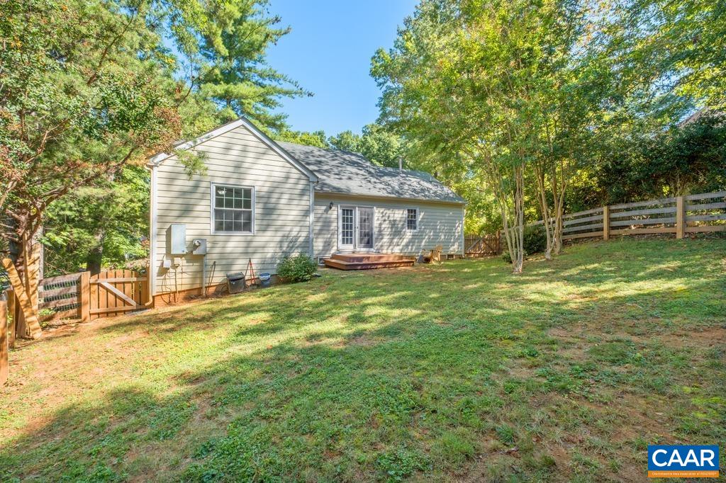 217 BLACKTHORN LN