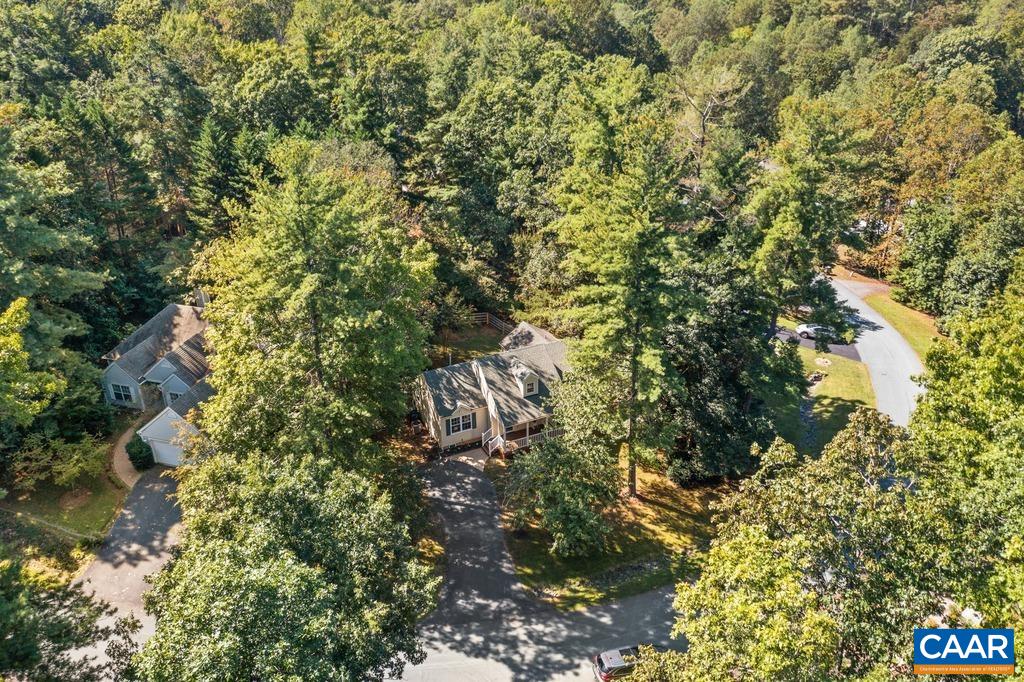 217 BLACKTHORN LN