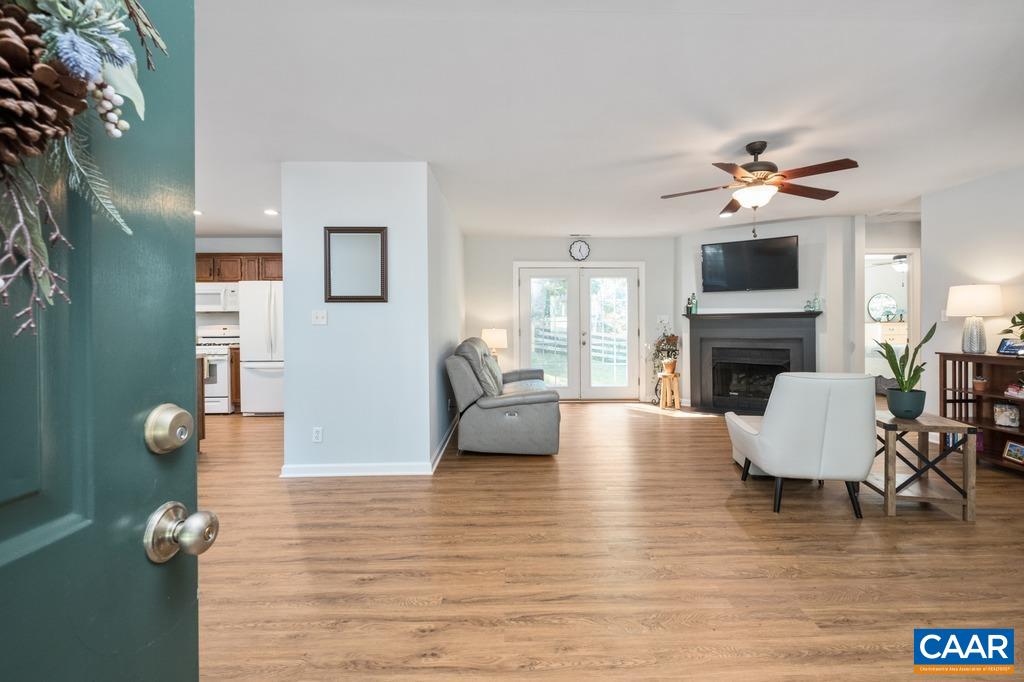 217 BLACKTHORN LN