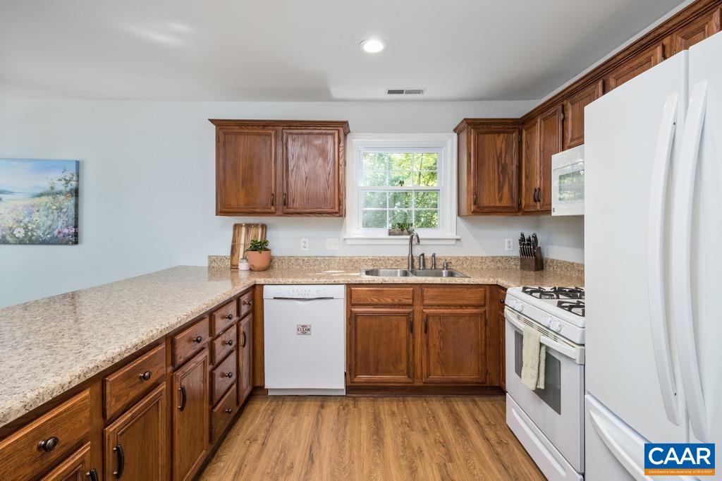 217 BLACKTHORN LN