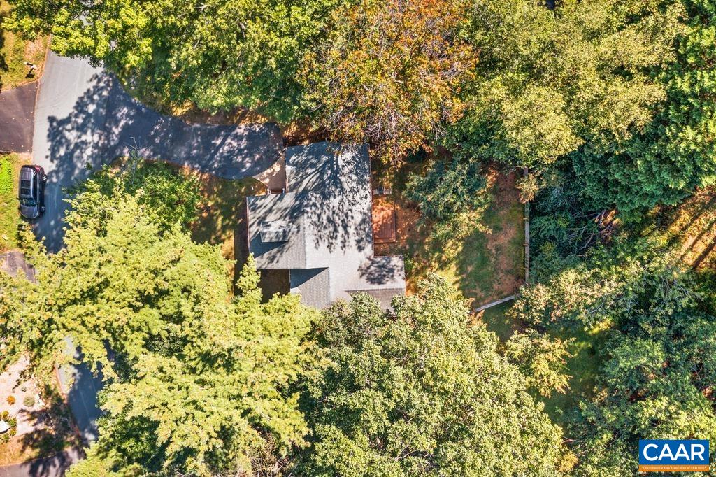 217 BLACKTHORN LN
