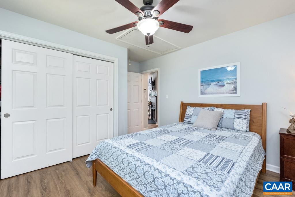 217 BLACKTHORN LN