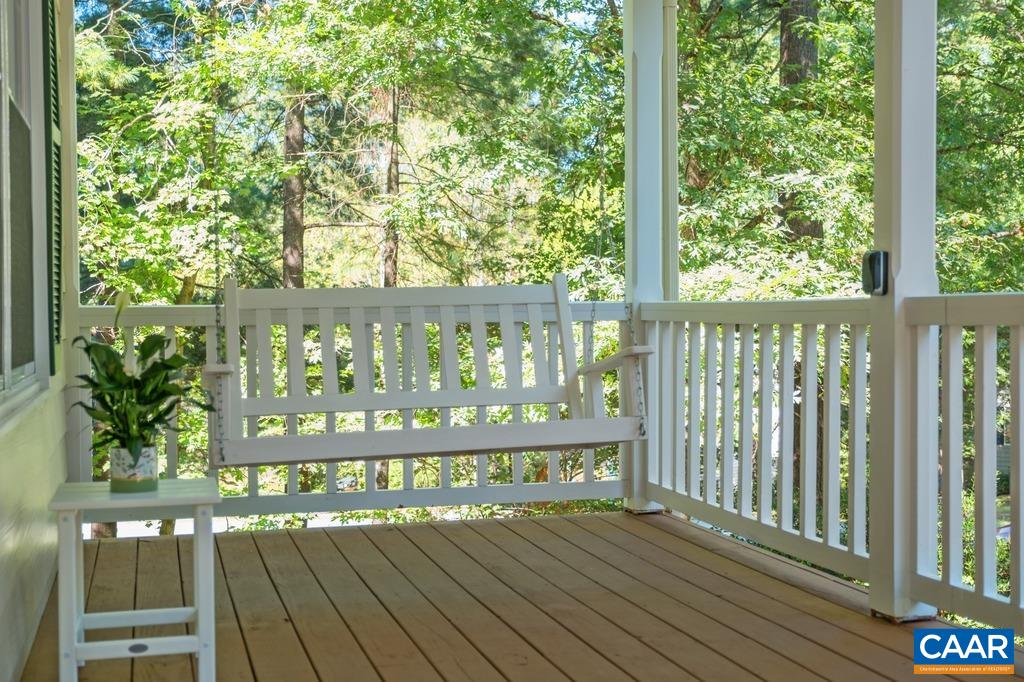 217 BLACKTHORN LN