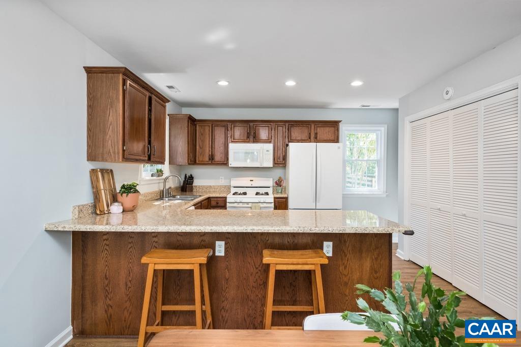 217 BLACKTHORN LN