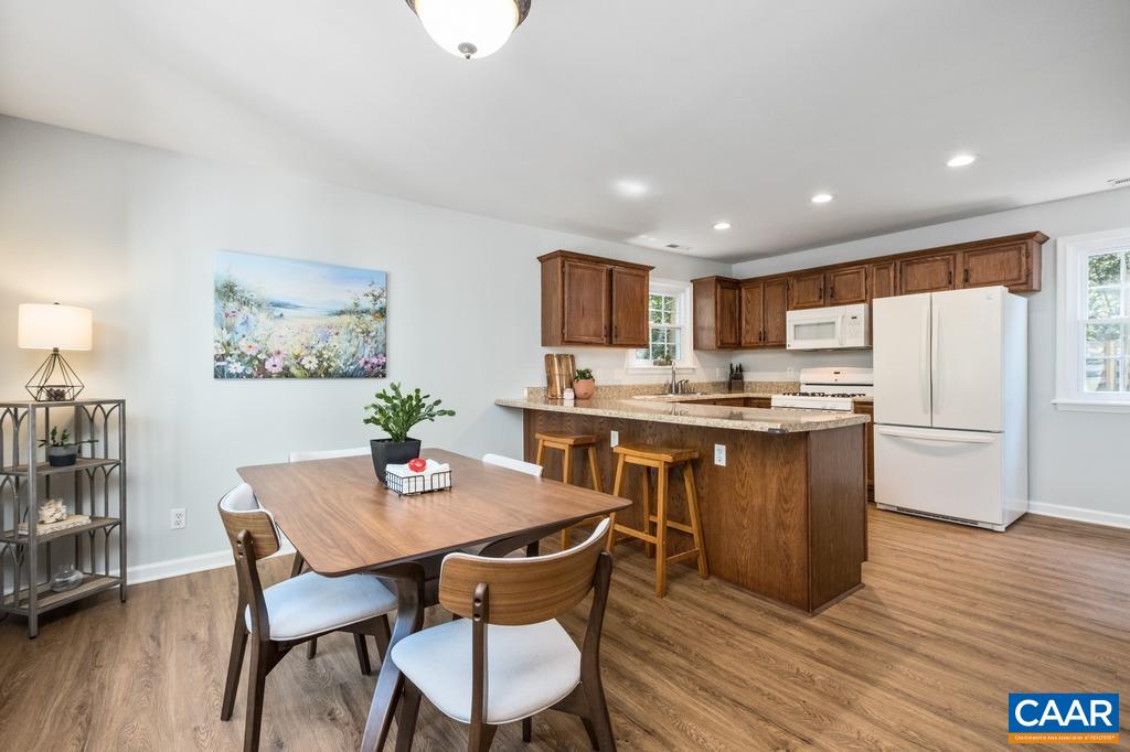 217 BLACKTHORN LN