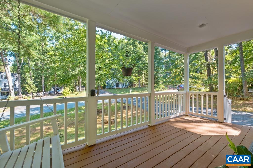 217 BLACKTHORN LN