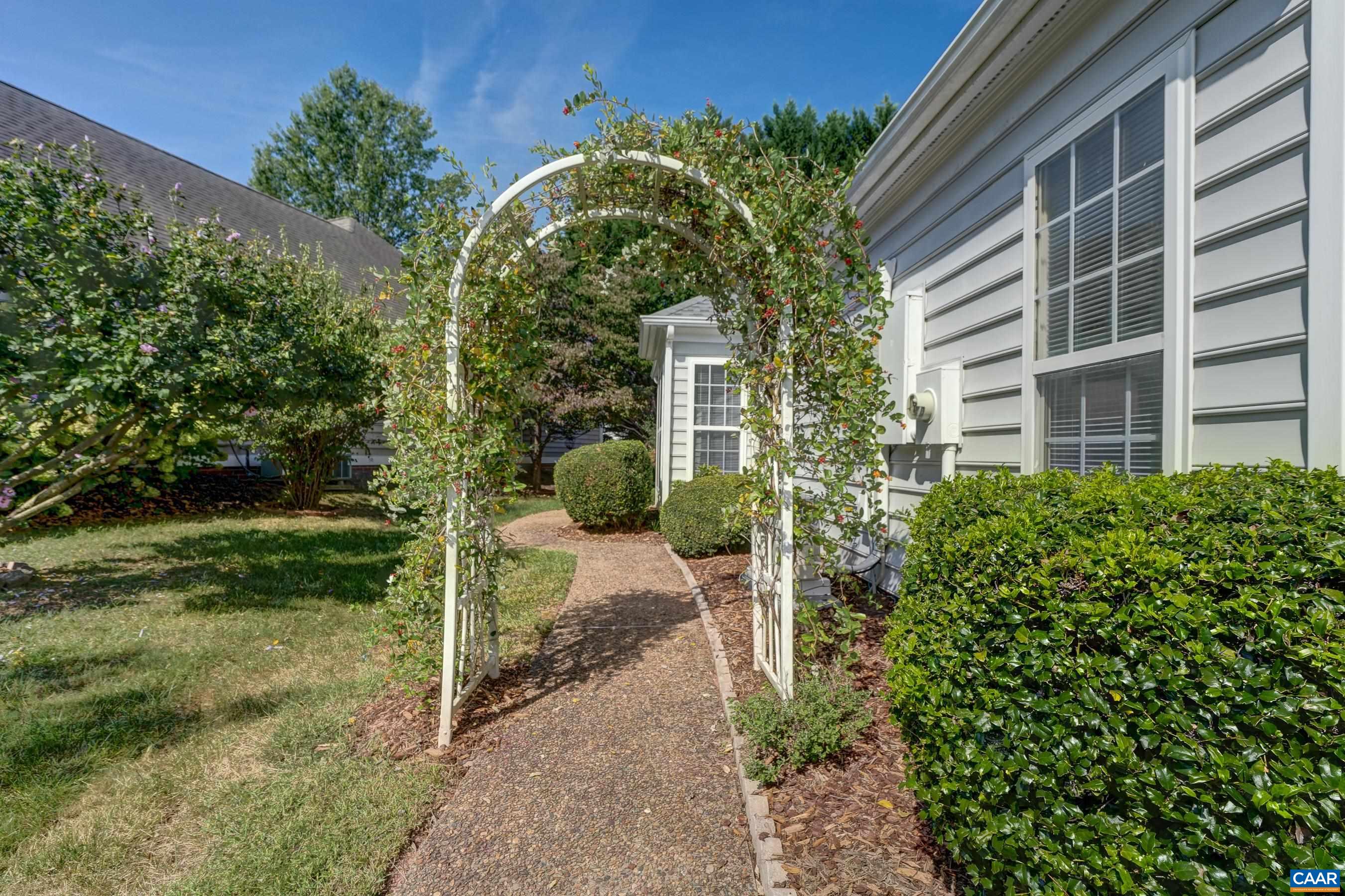 570 PEBBLE HILL CT
