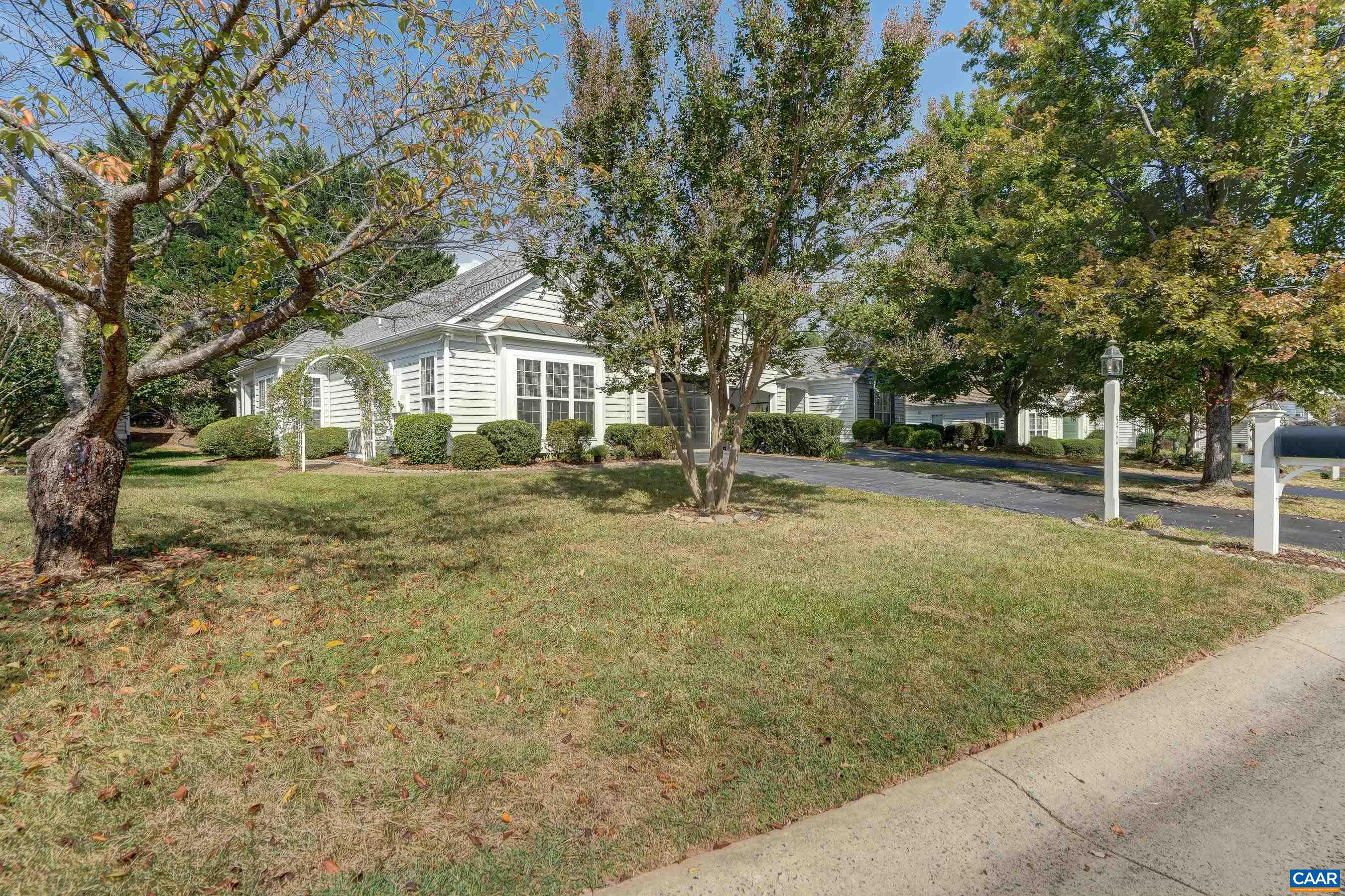 570 PEBBLE HILL CT