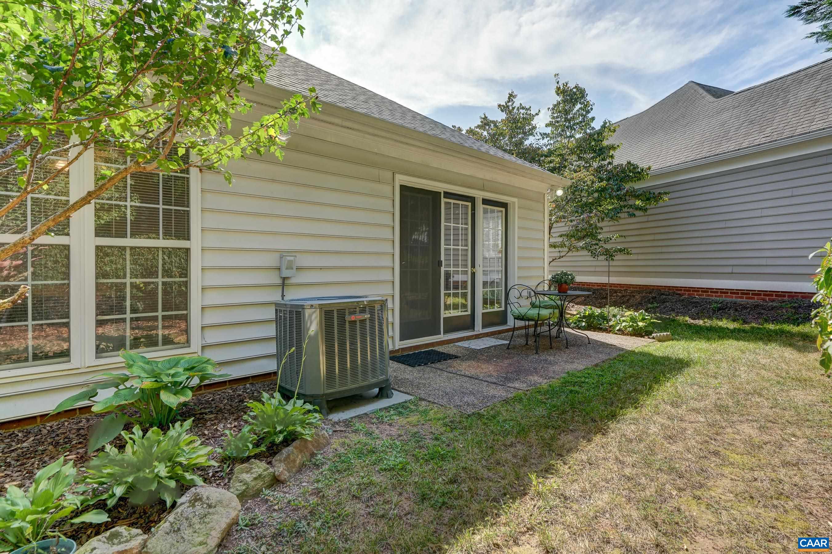 570 PEBBLE HILL CT