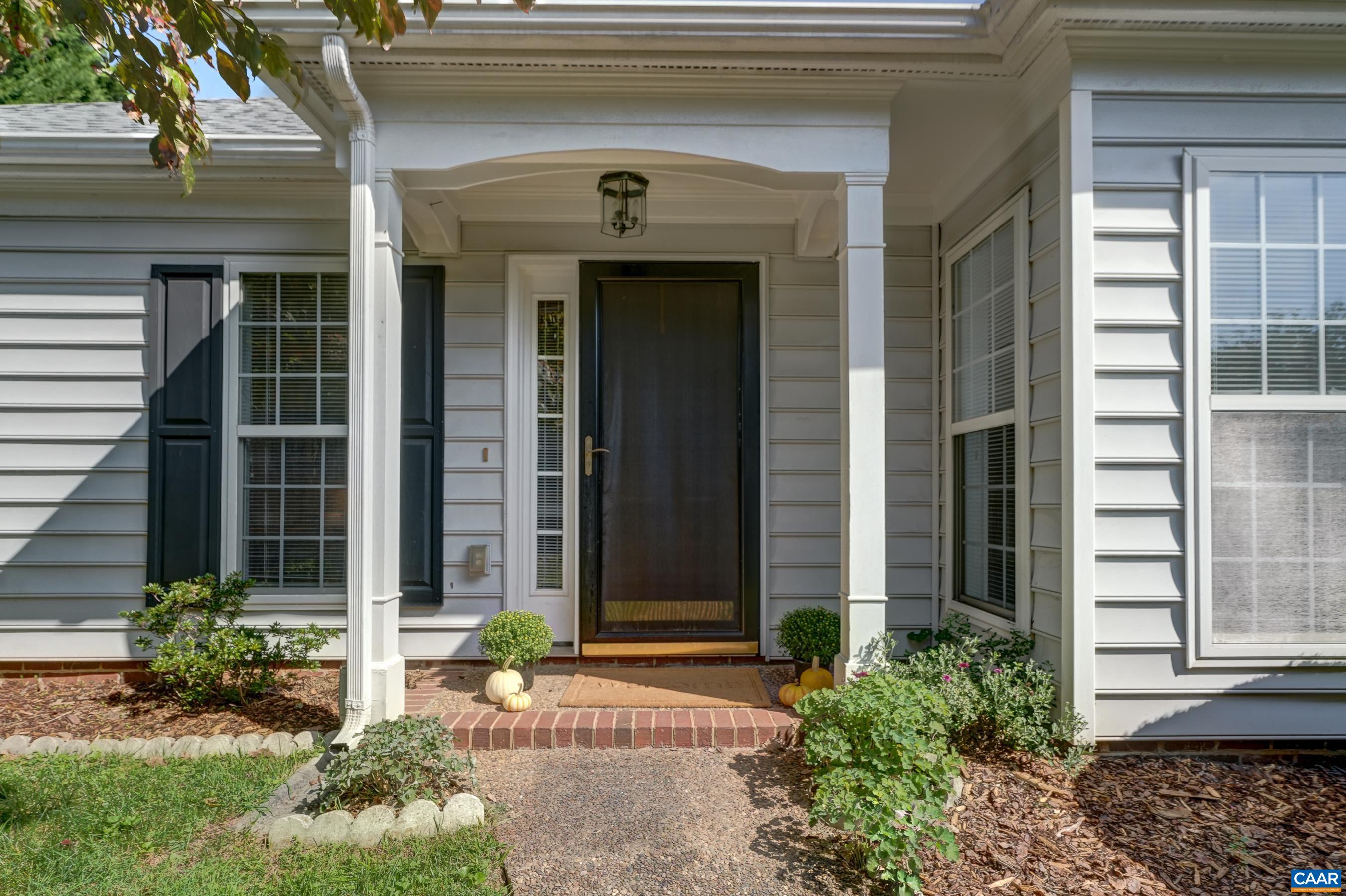 570 PEBBLE HILL CT