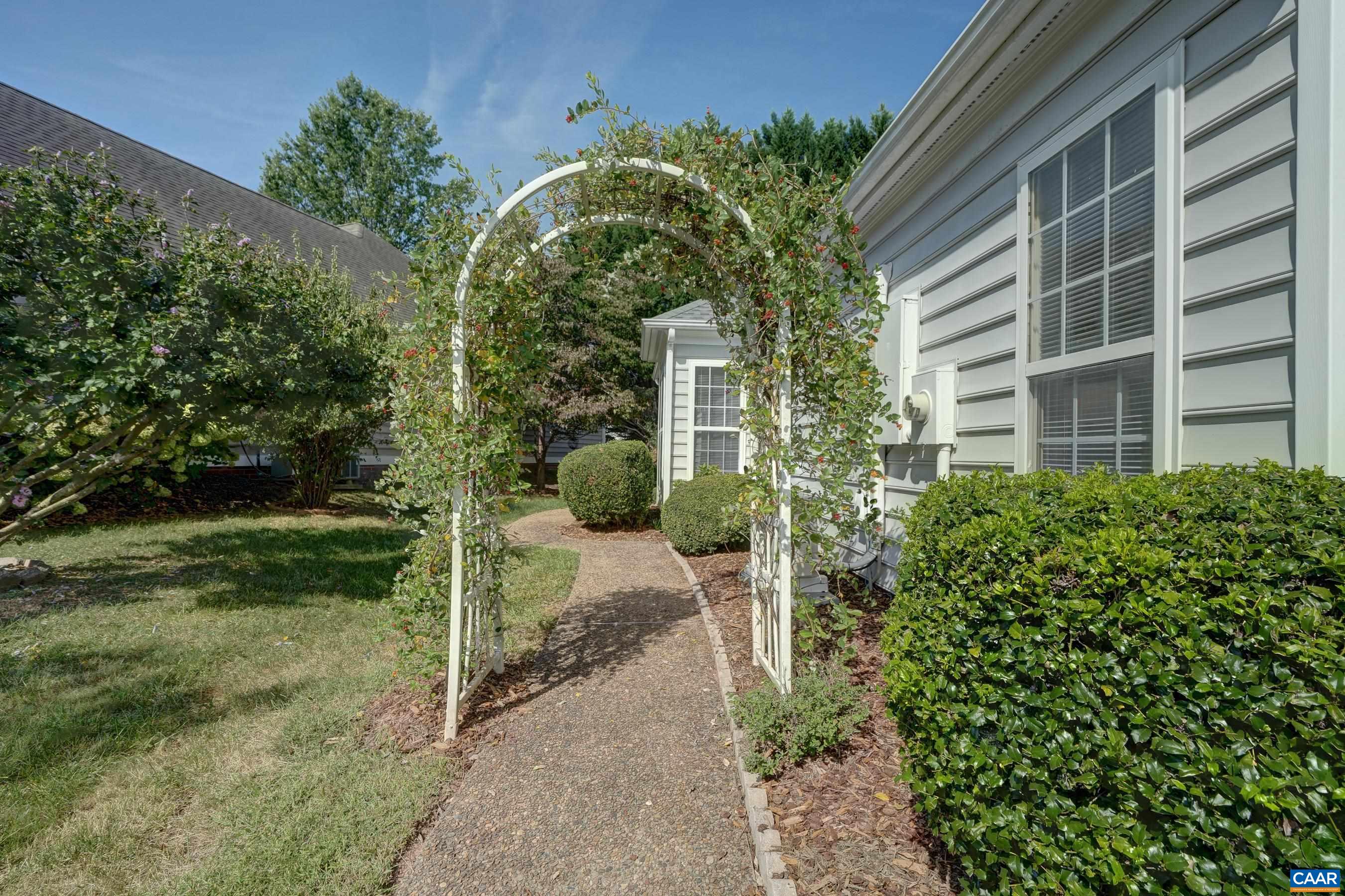 570 PEBBLE HILL CT