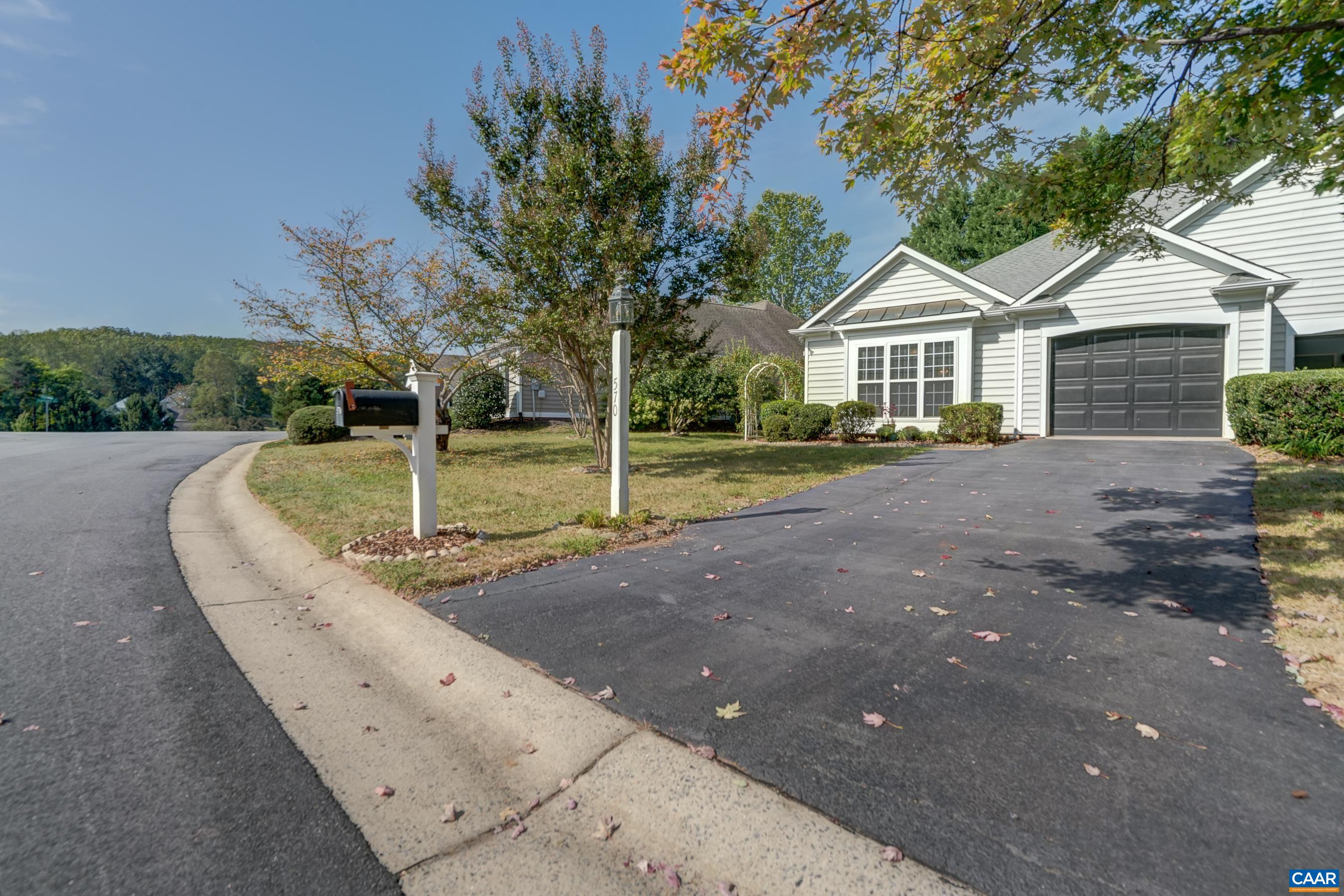 570 PEBBLE HILL CT