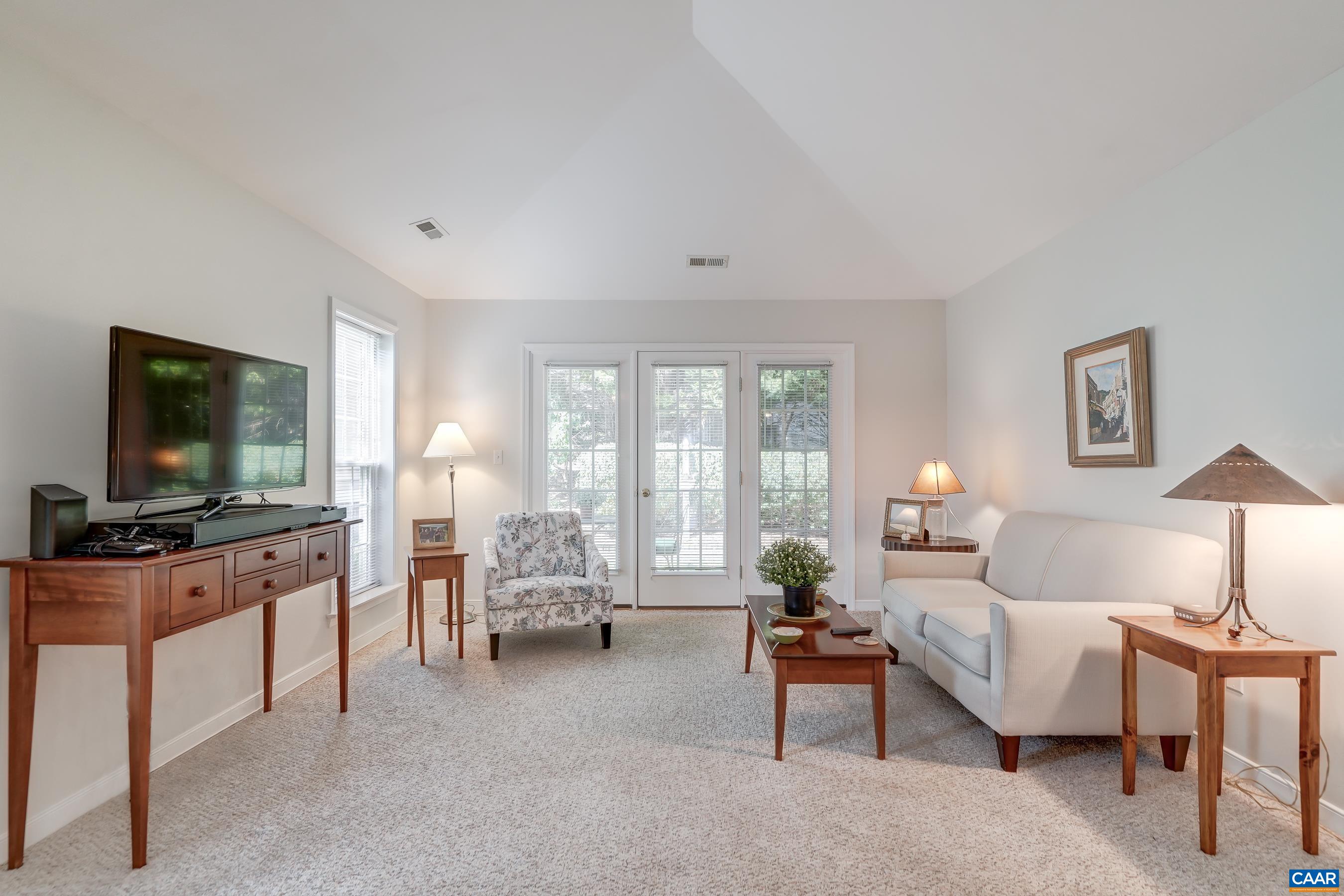 570 PEBBLE HILL CT