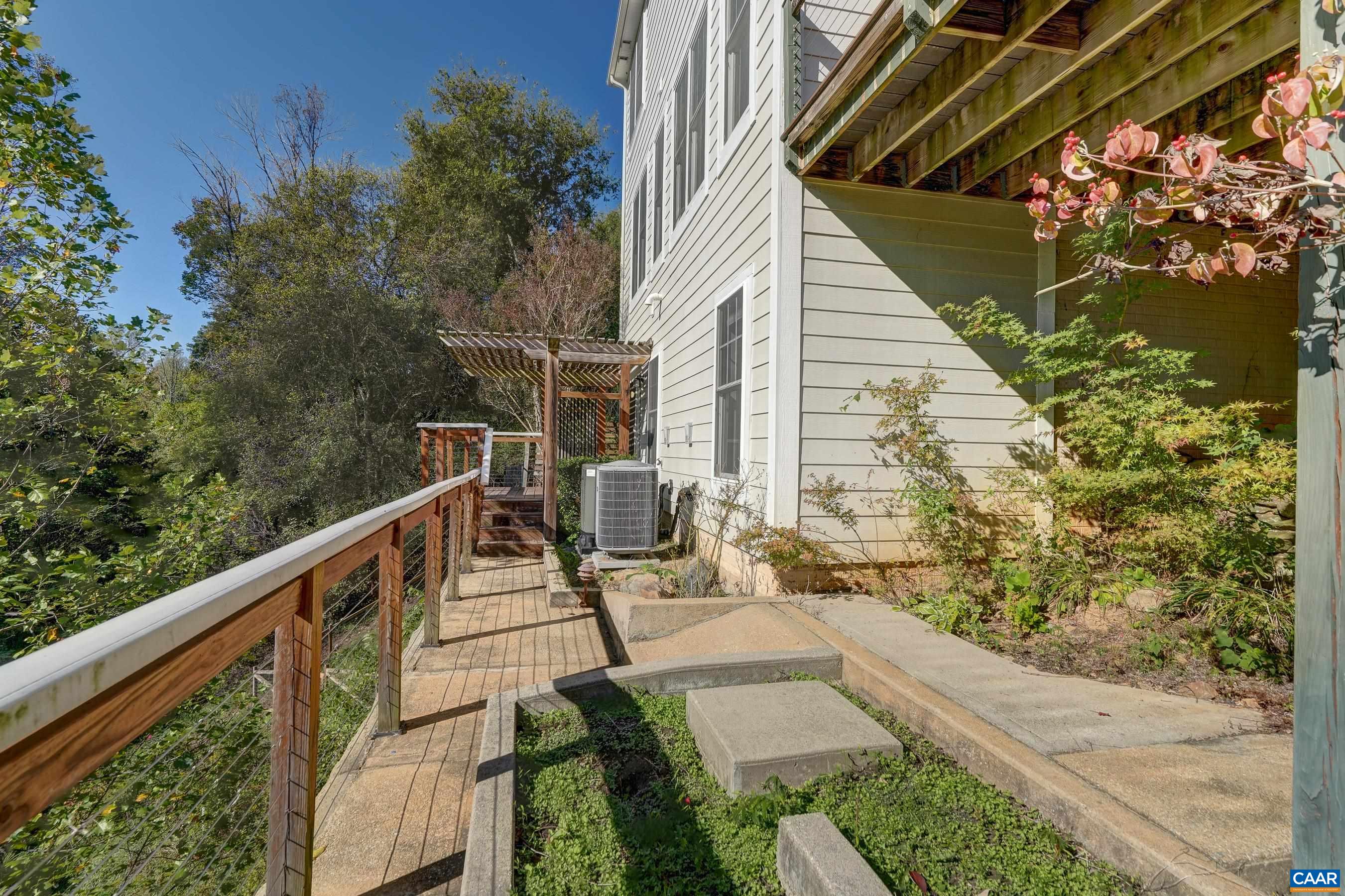 170 BAYLOR LN