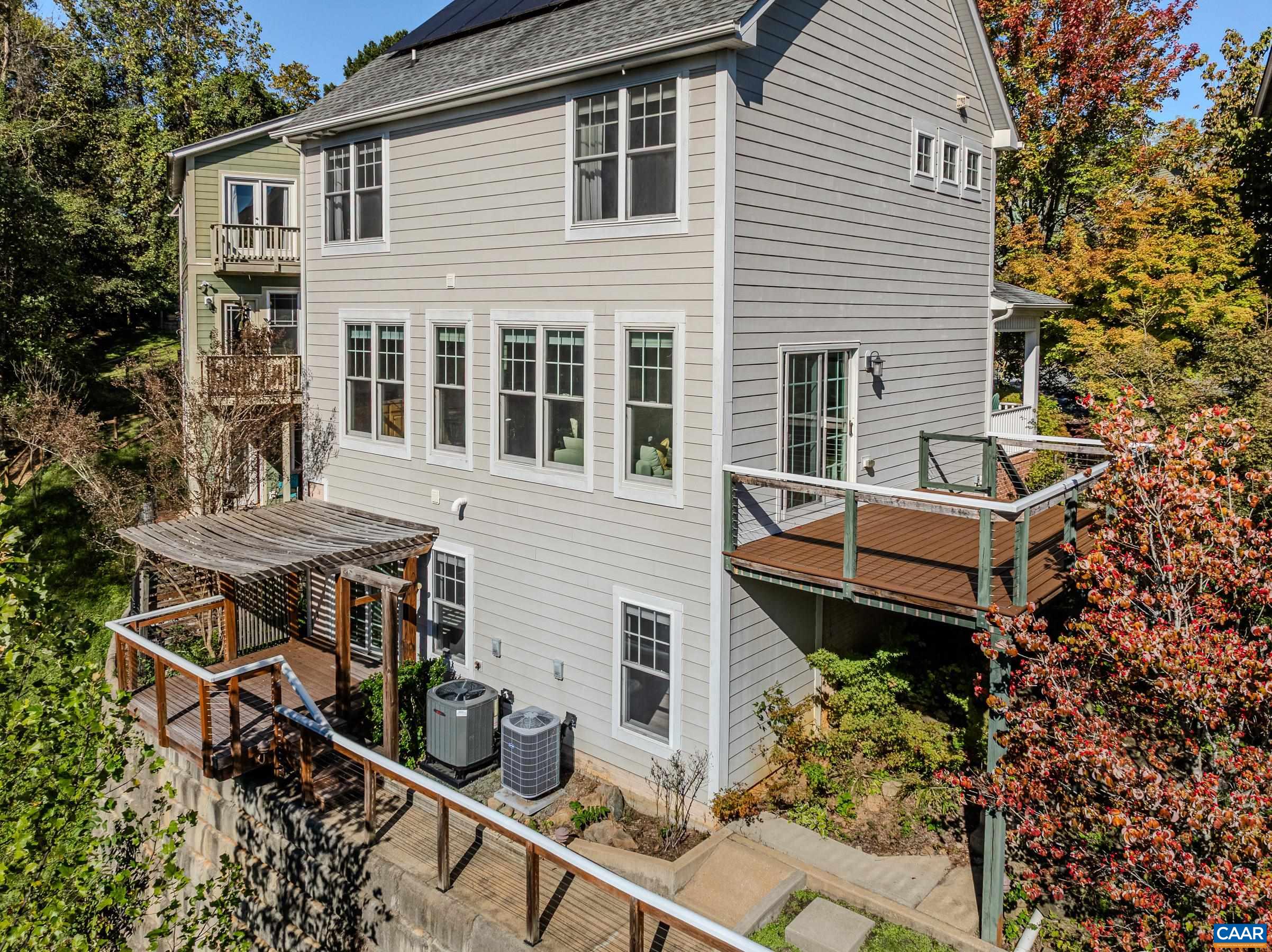170 BAYLOR LN