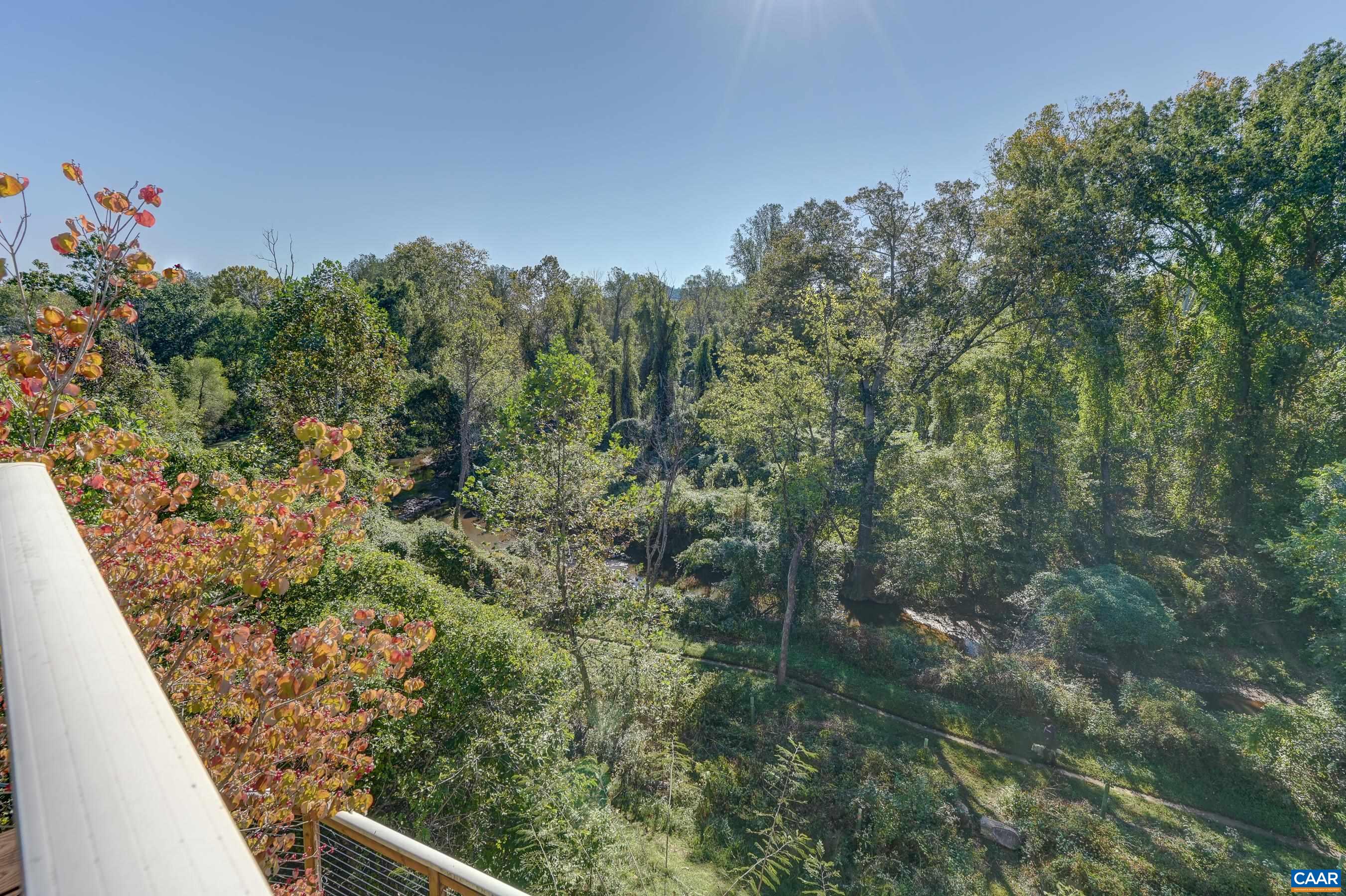 170 BAYLOR LN