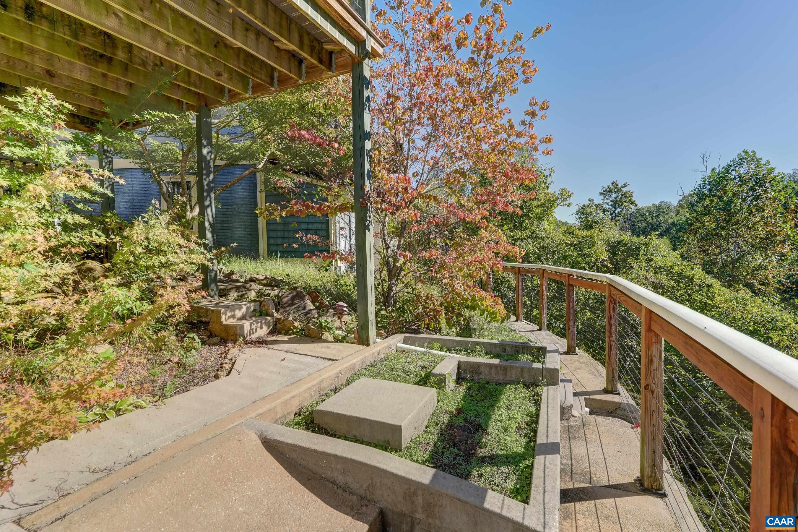 170 BAYLOR LN