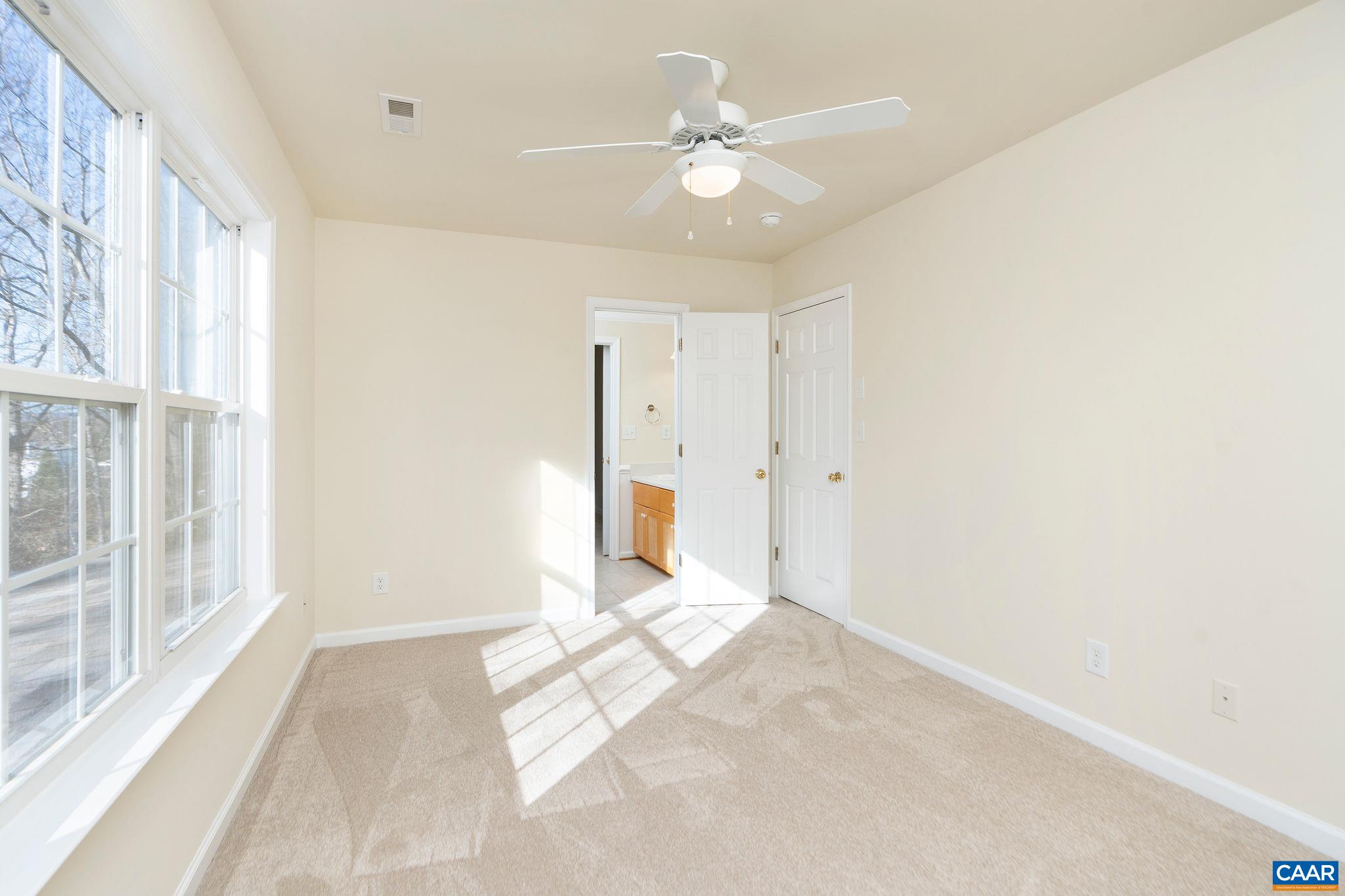 4943 LAKE TREE LN