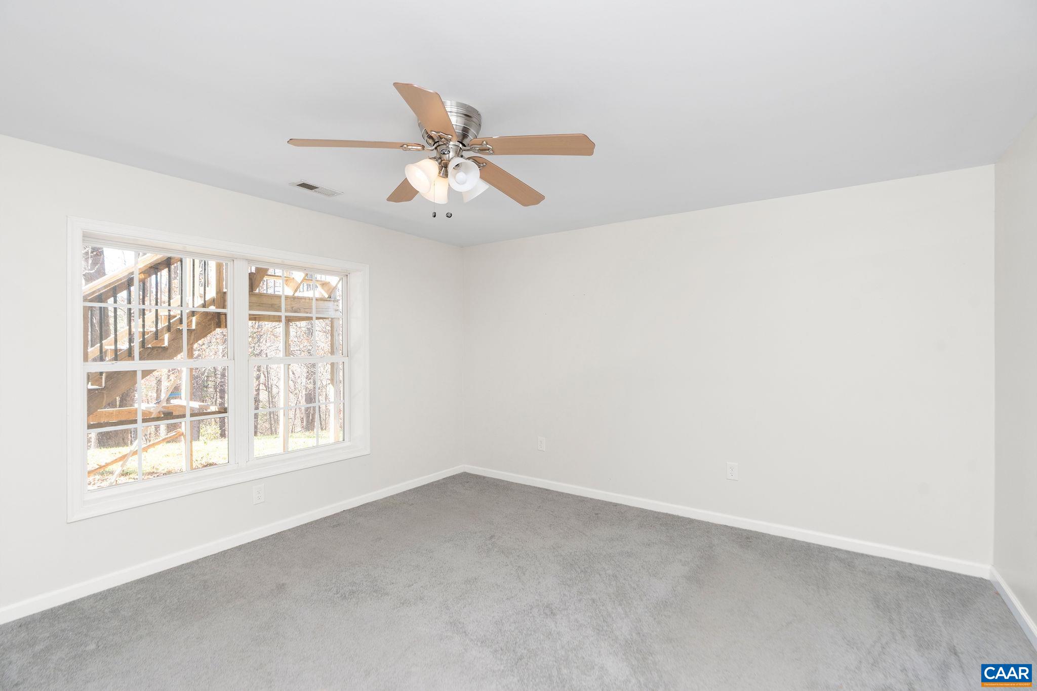 4943 LAKE TREE LN
