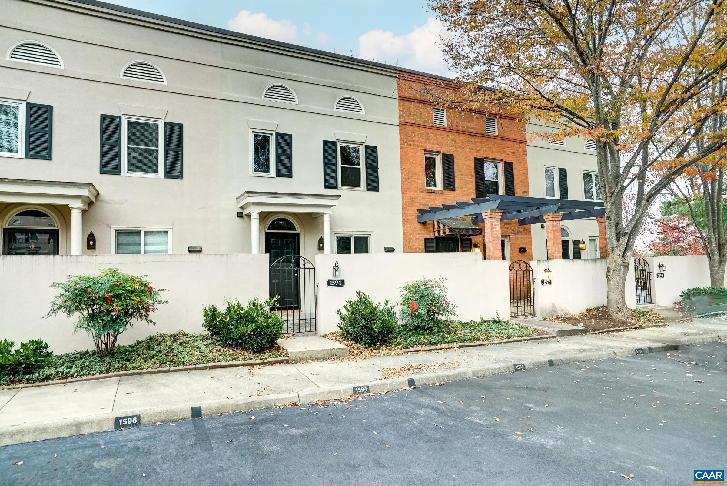 1594 GARDEN CT