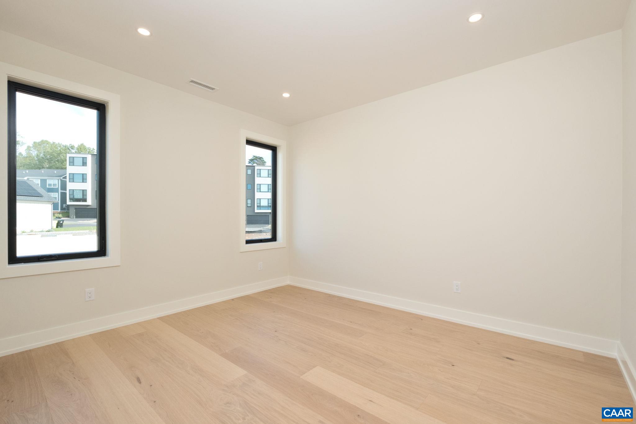 675 LOCHLYN HILL DR