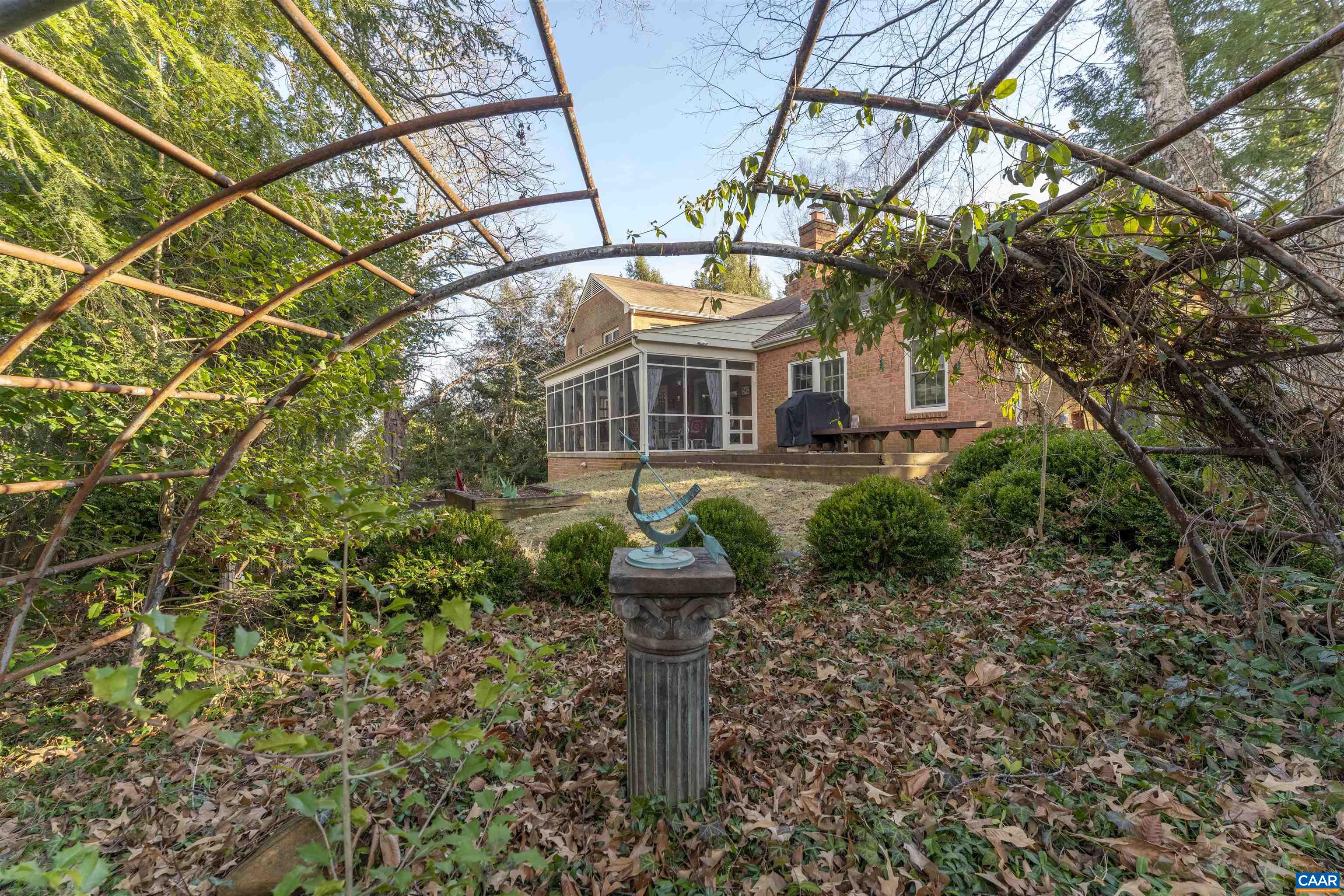1413 FOXBROOK LN