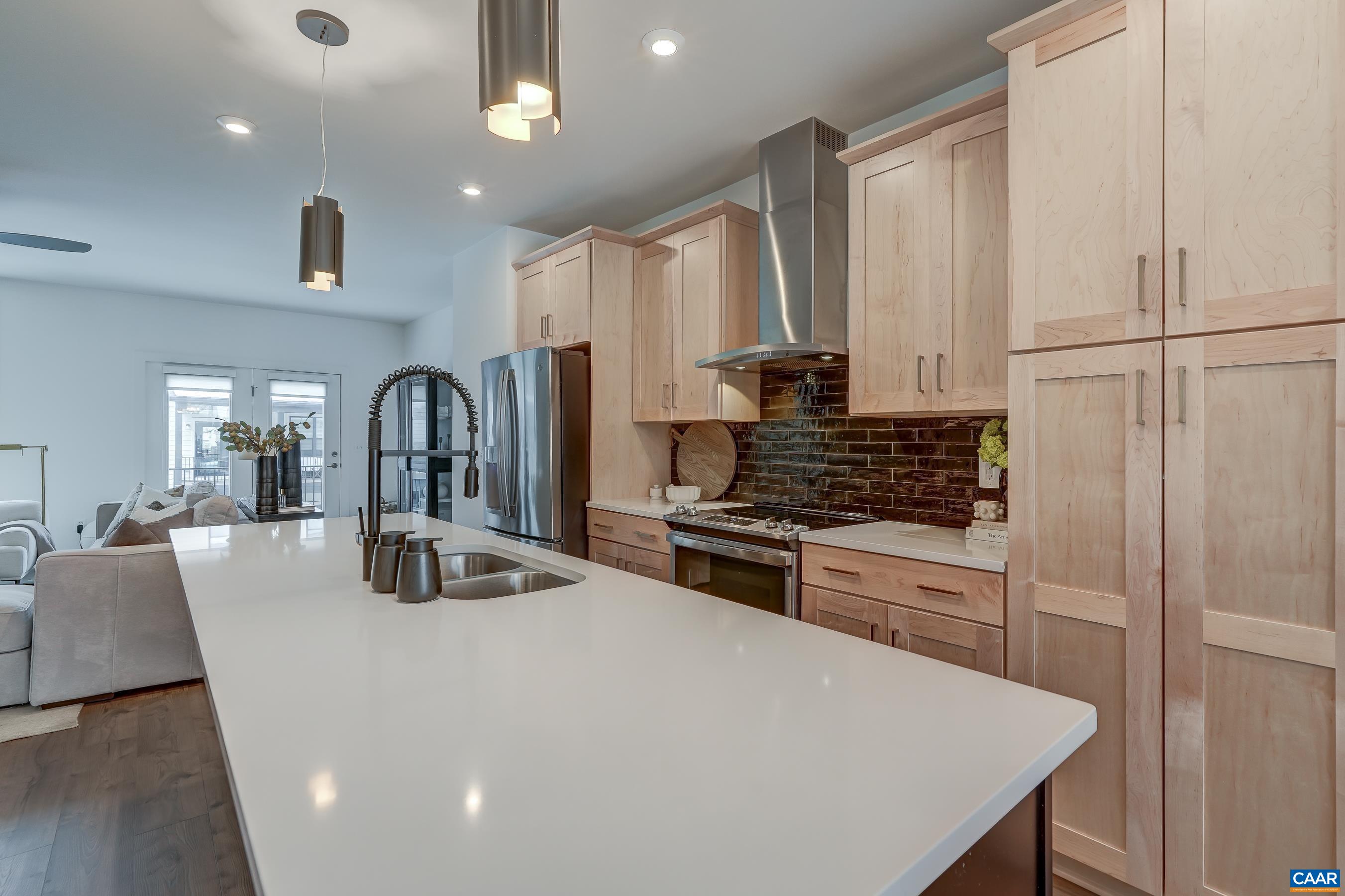 1253 OLD TRAIL DR