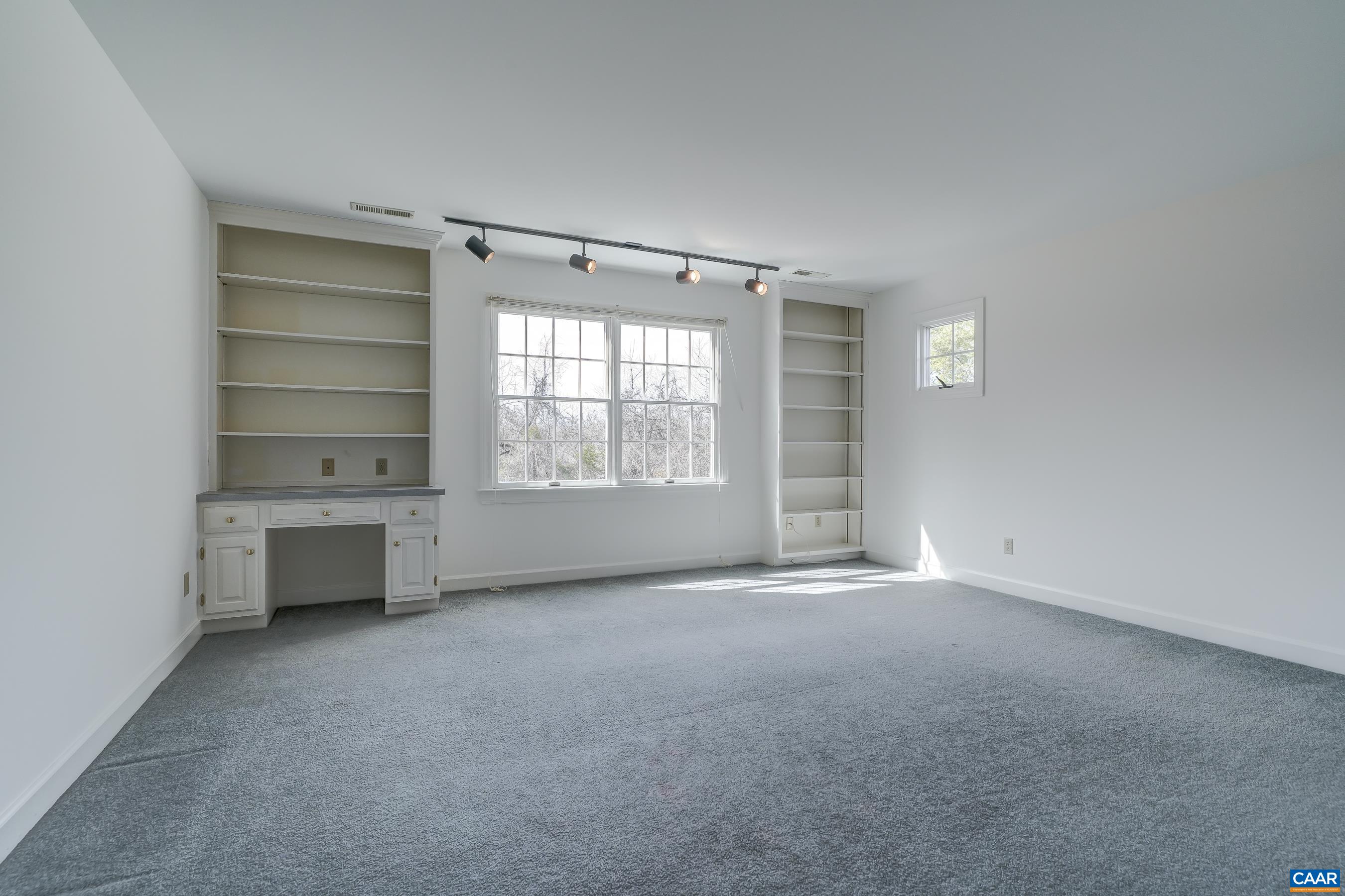 1480 STABLE LN