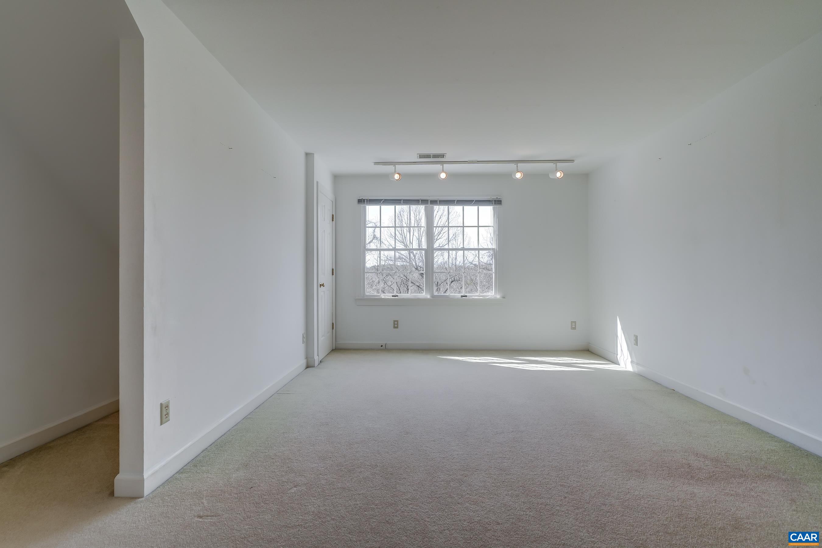 1480 STABLE LN