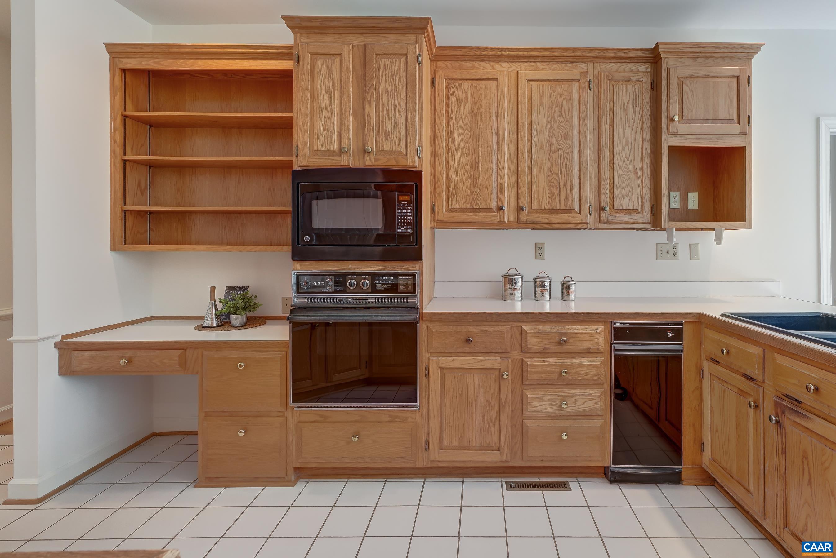 1480 STABLE LN
