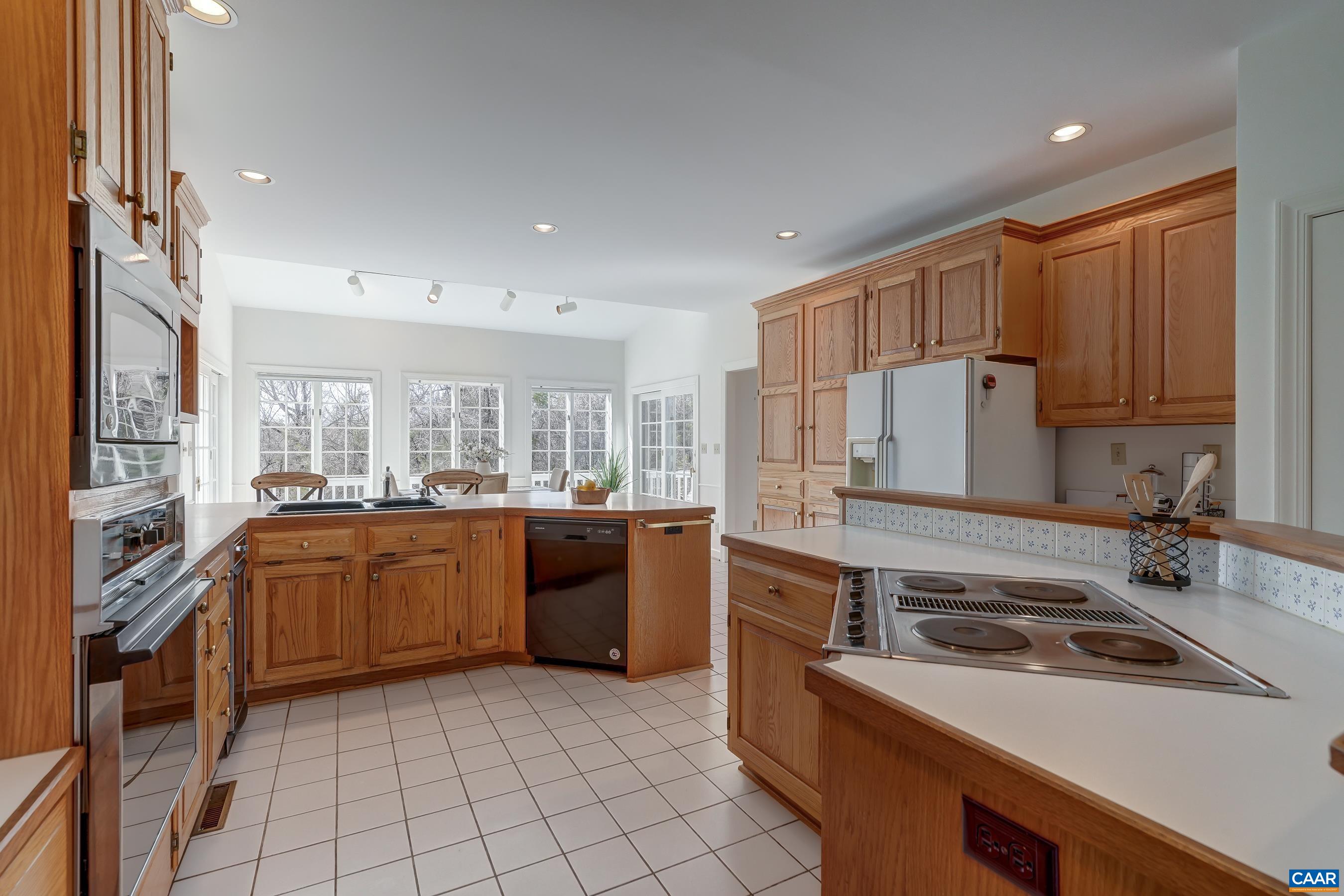 1480 STABLE LN