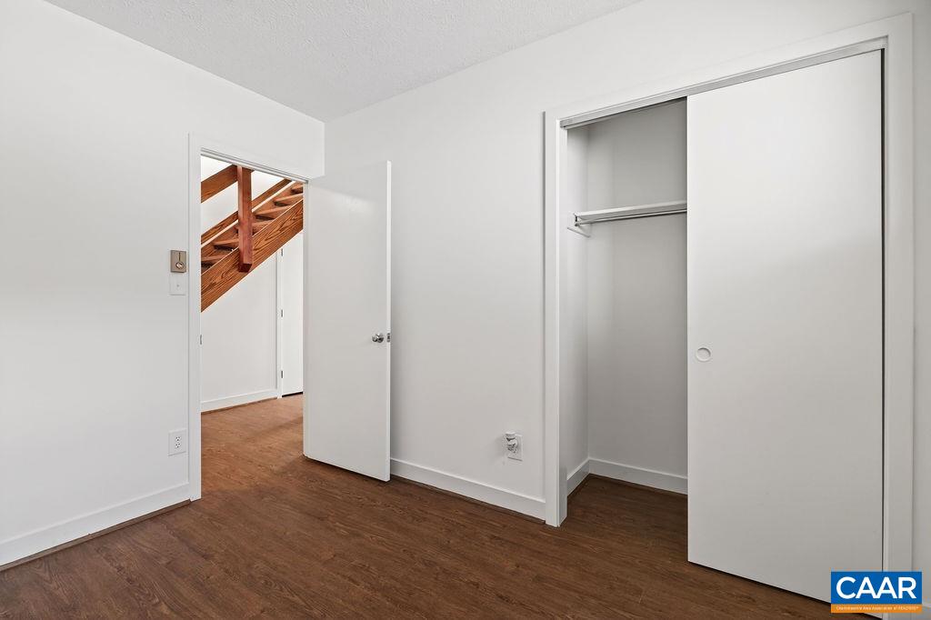 38 FIRTREE DR