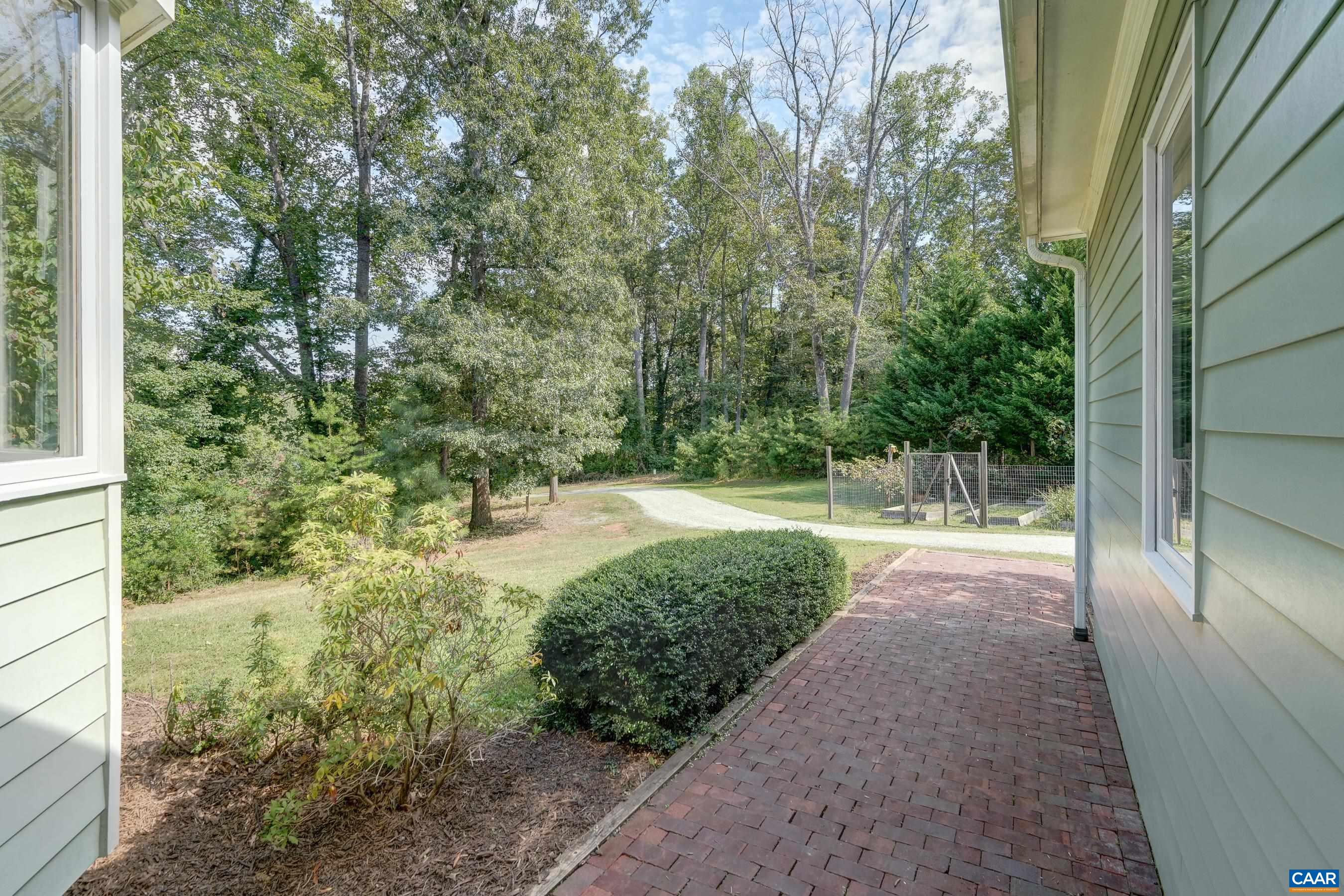 140 LYNX FARM LN