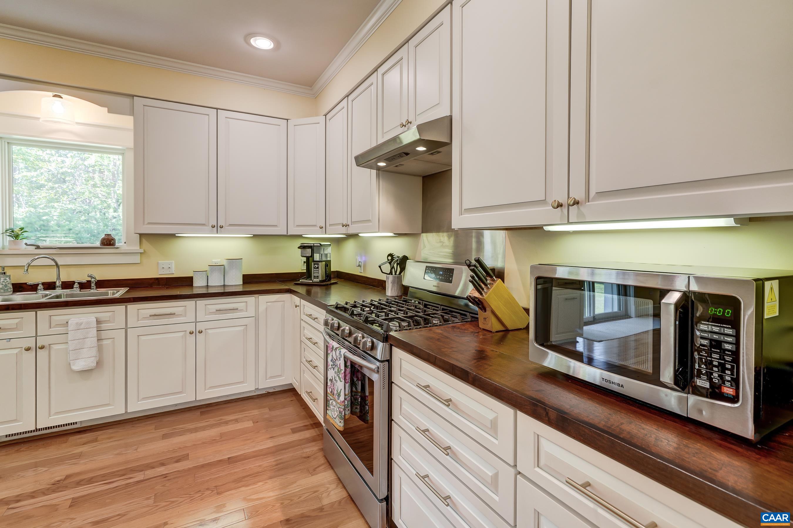 140 LYNX FARM LN