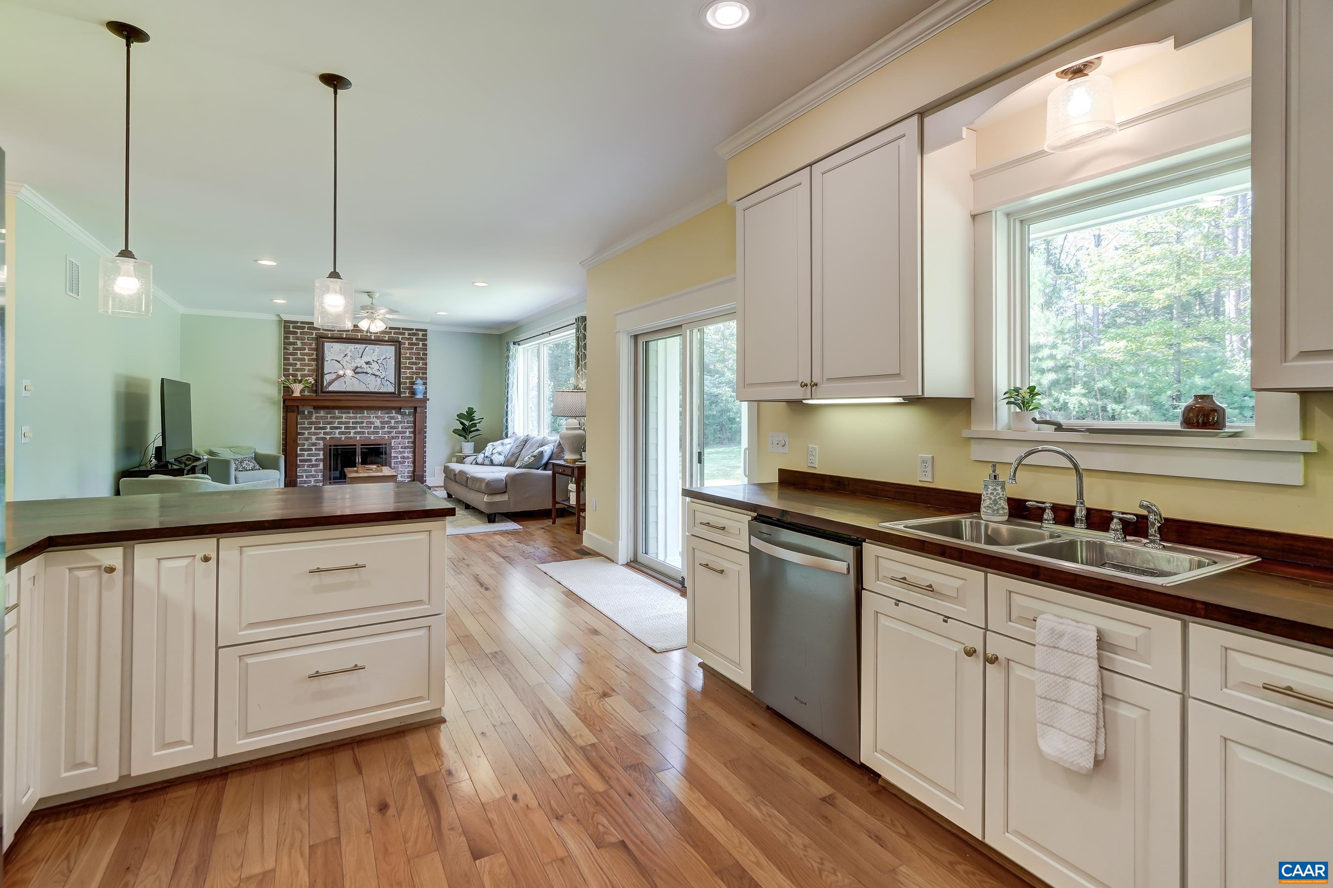 140 LYNX FARM LN