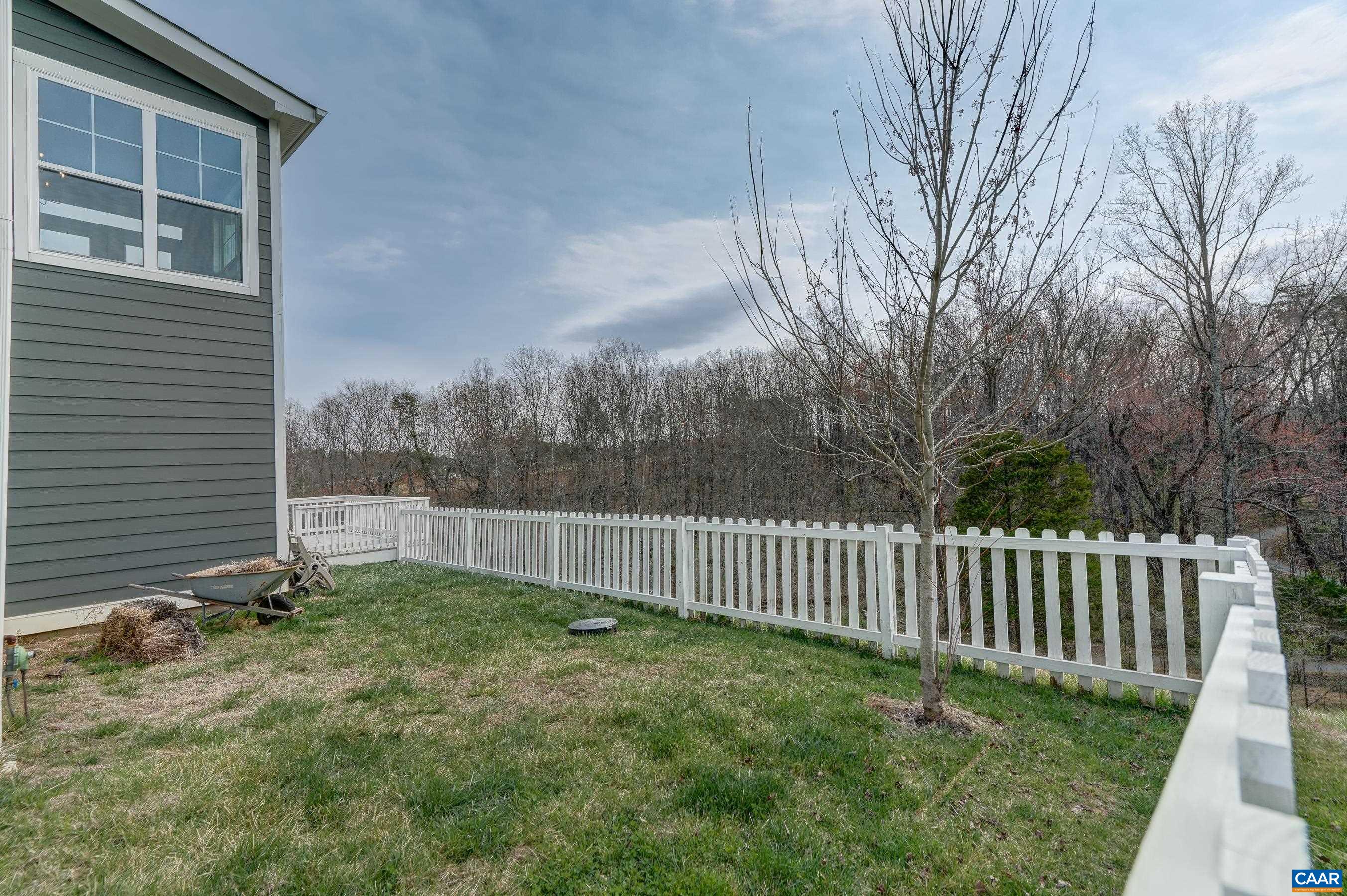 330 BISHOPGATE LN