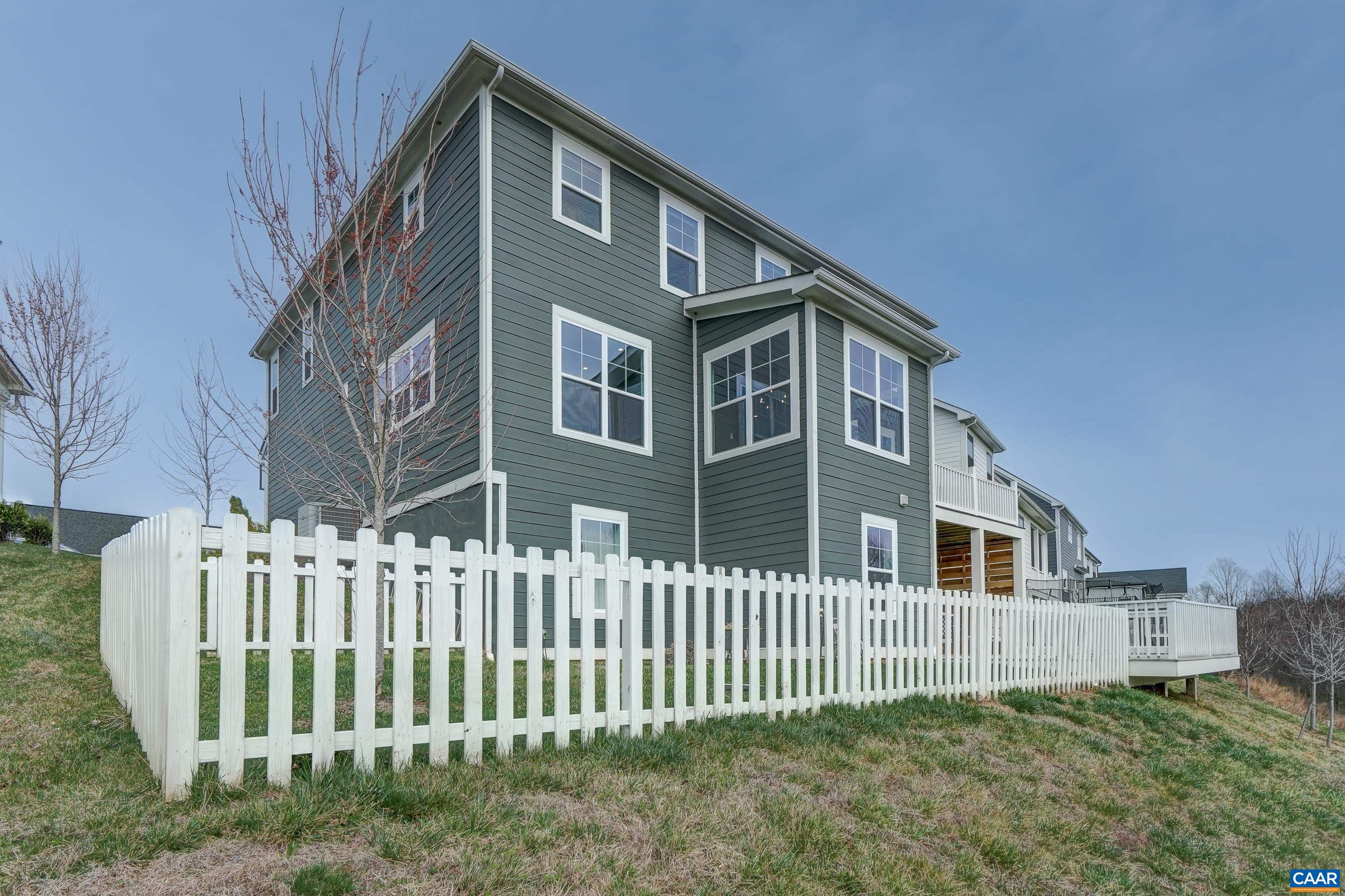 330 BISHOPGATE LN