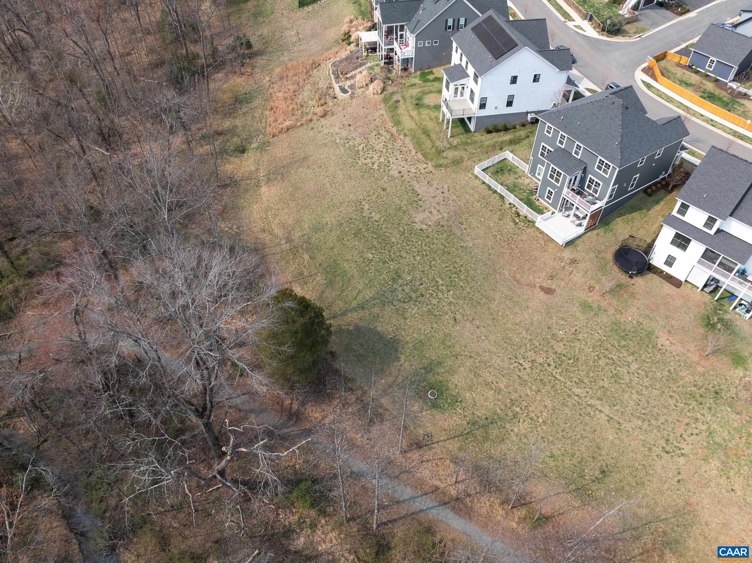 330 BISHOPGATE LN