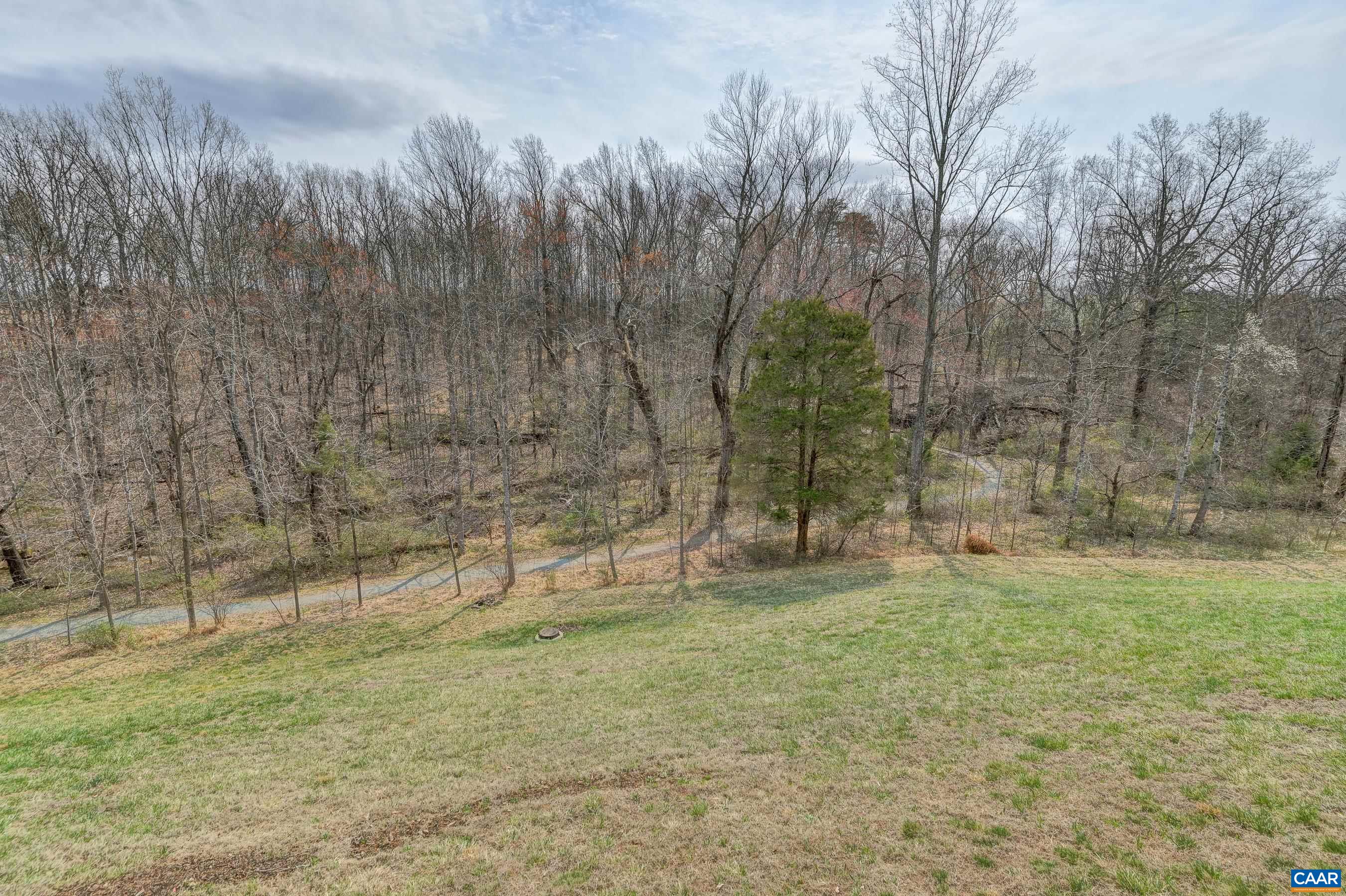 330 BISHOPGATE LN