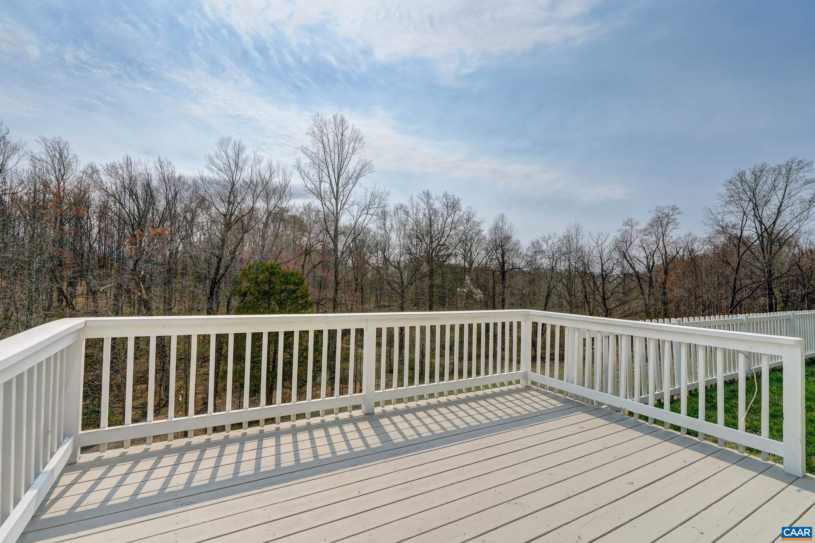 330 BISHOPGATE LN