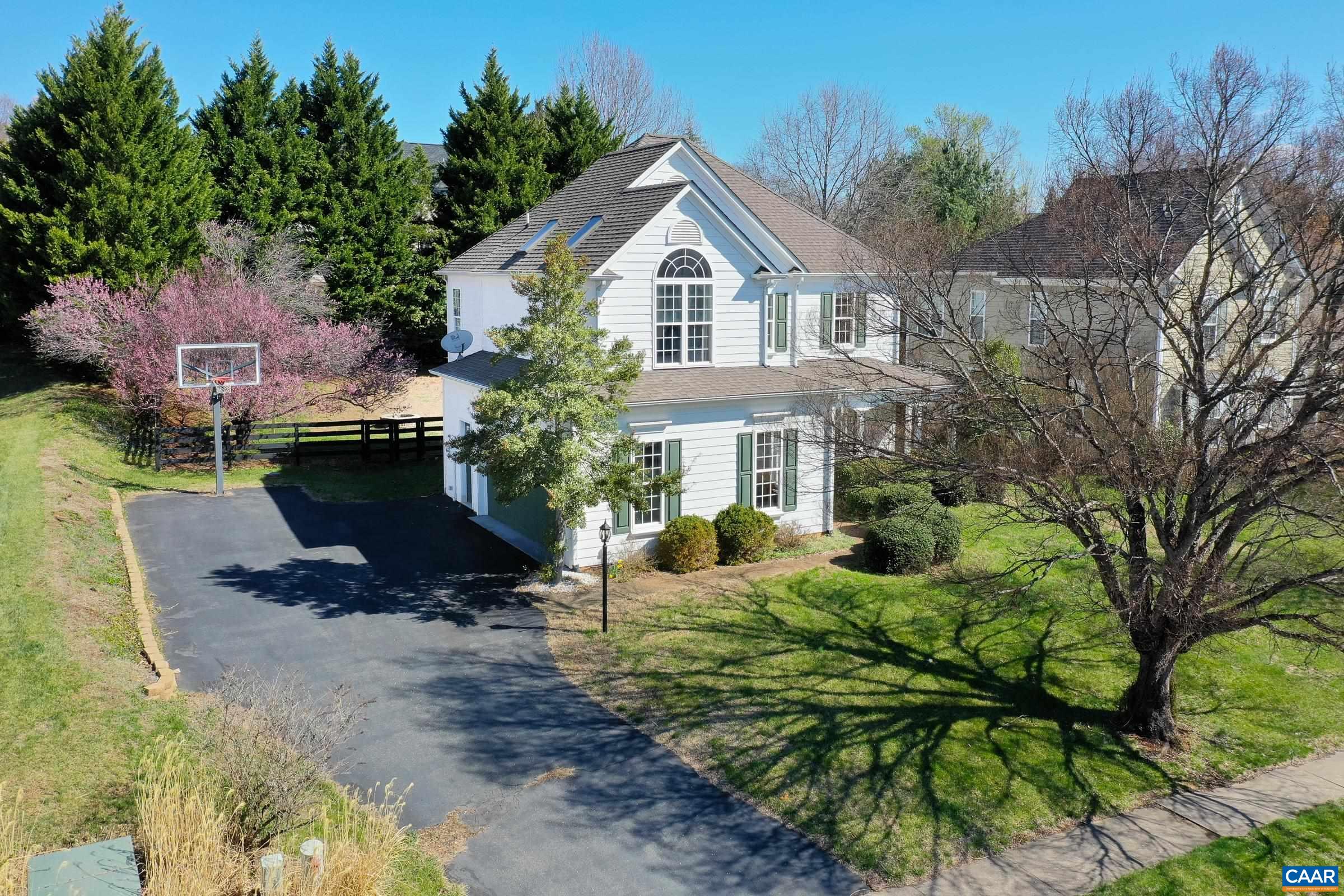 145 GRAYROCK DR
