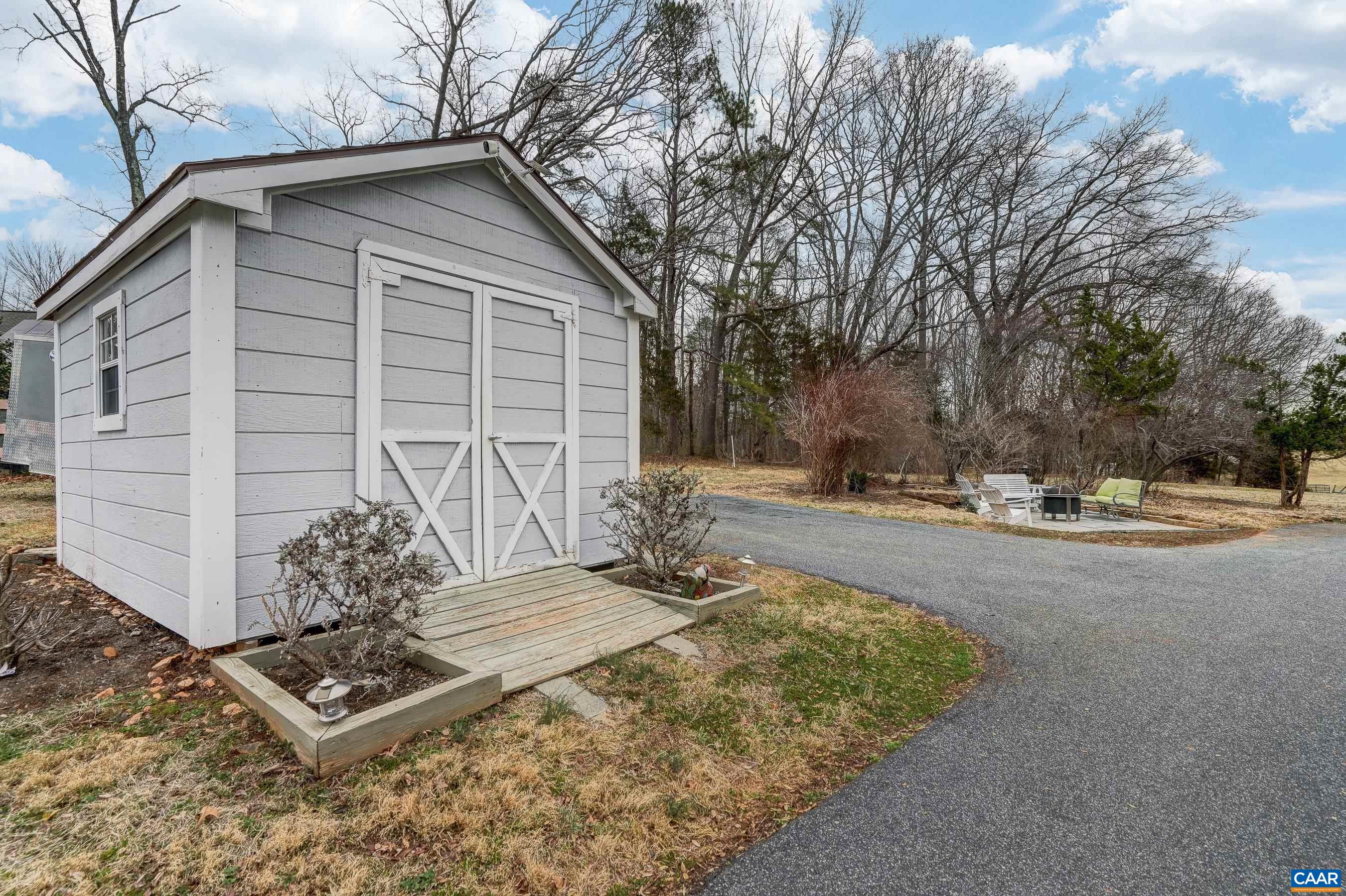 445 BURCHS CREEK RD