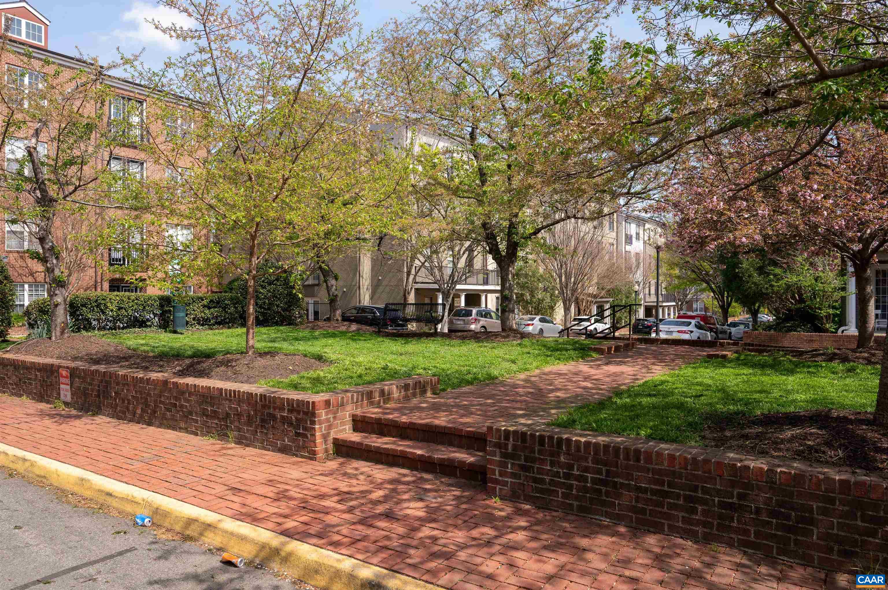 735 WALKER SQ Unit: 2A