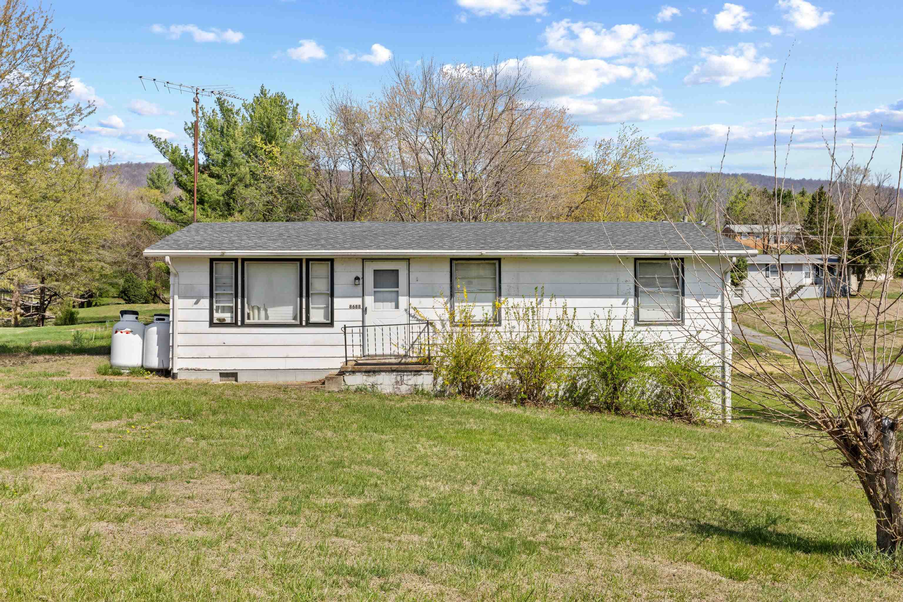 8688 BROOKSVILLE RD